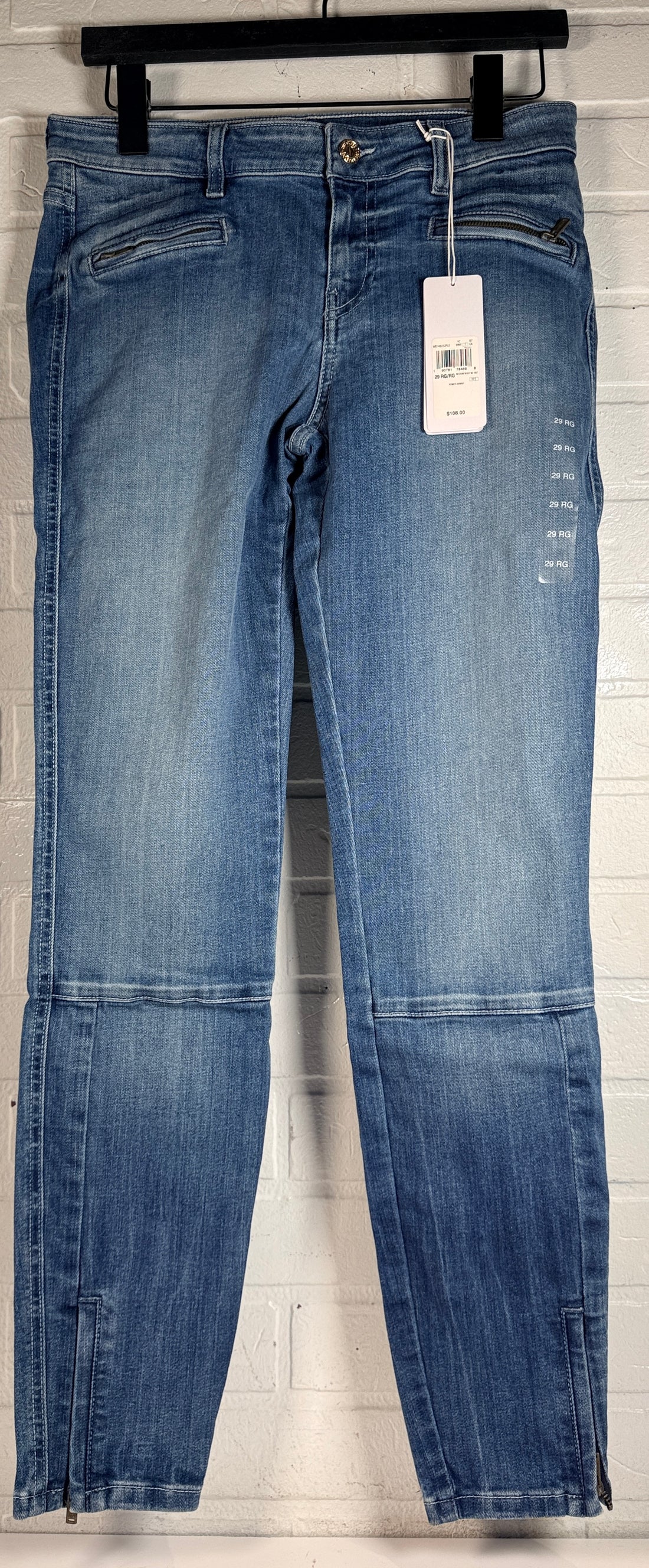 GUESS Power Stretch Skinny jeans women’s size 29 in medium wash. New with tags stretch denim featuring zip pockets and ankle zips. Stylish everyday fit.