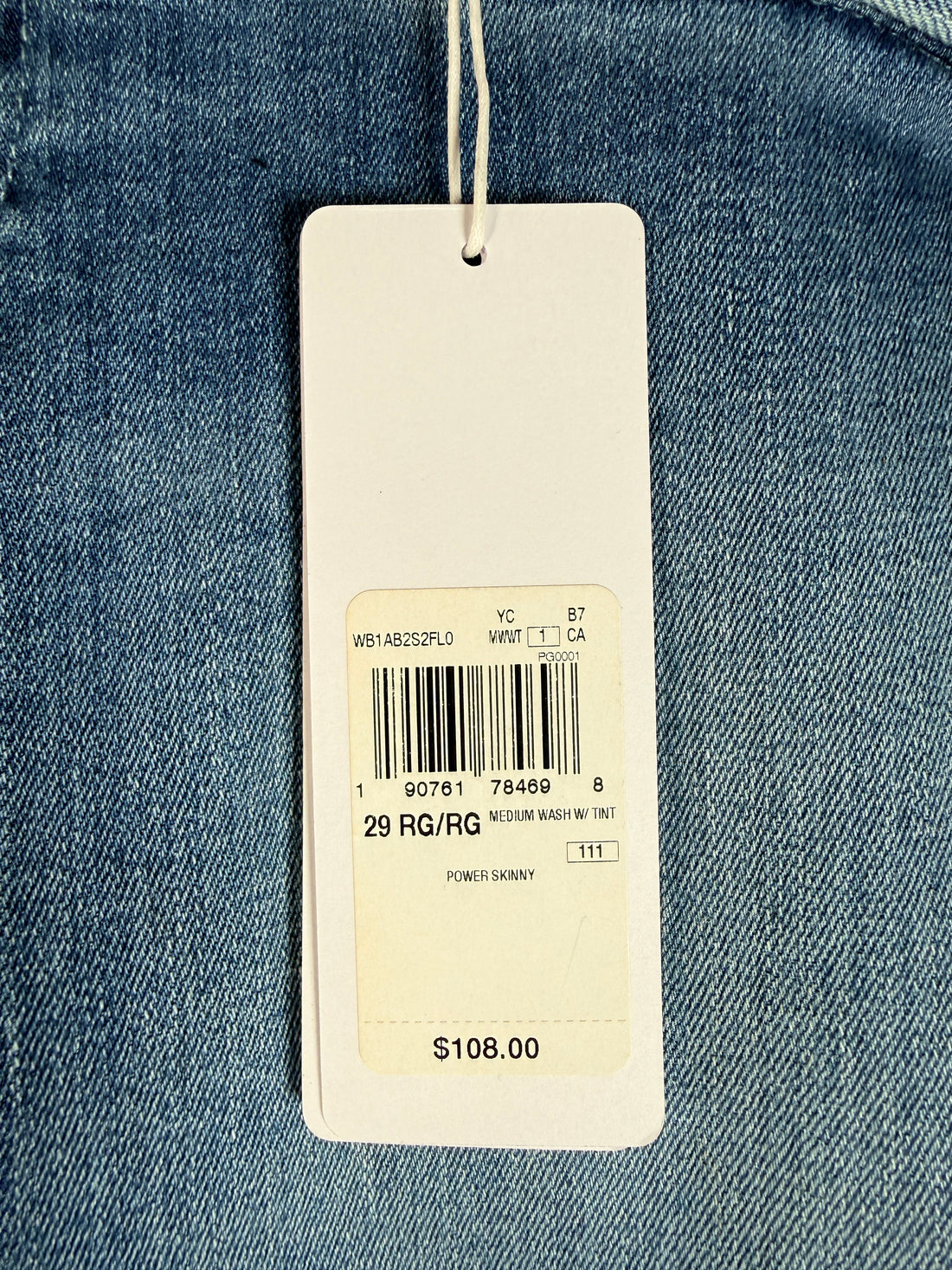 GUESS Power Stretch Skinny jeans women’s size 29 in medium wash. New with tags stretch denim featuring zip pockets and ankle zips. Stylish everyday fit.