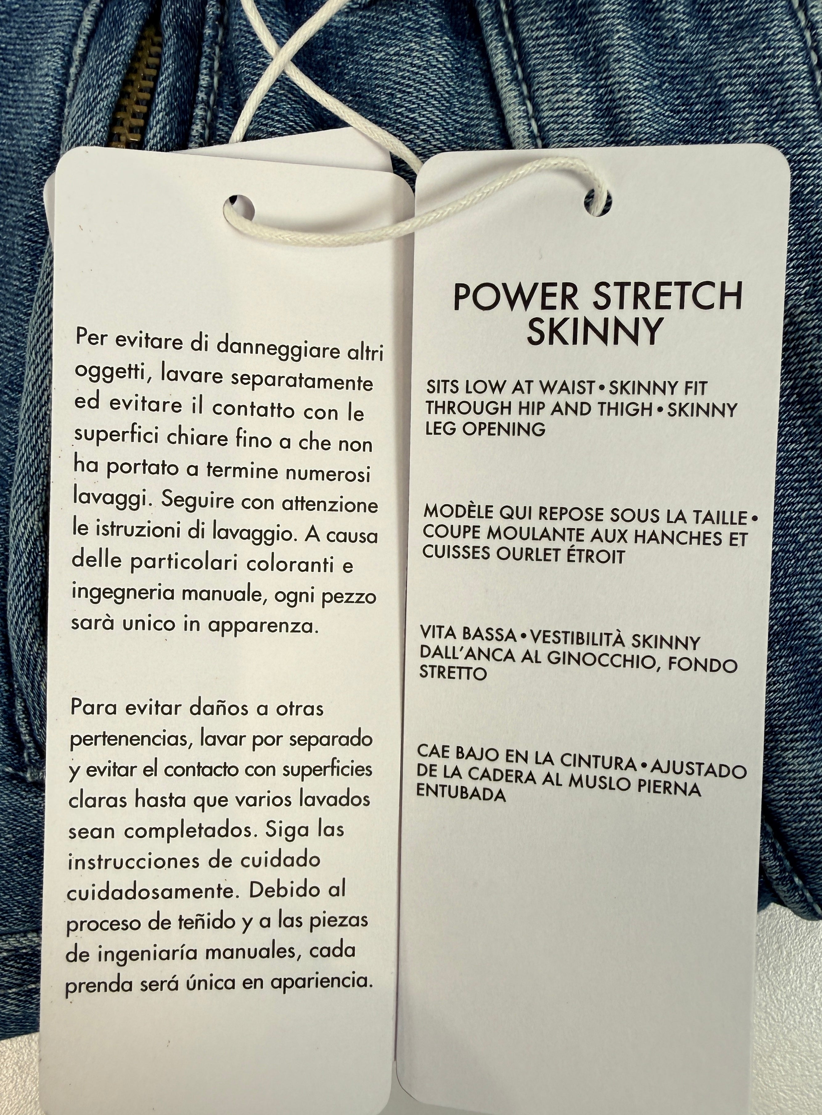 GUESS Power Stretch Skinny jeans women’s size 29 in medium wash. New with tags stretch denim featuring zip pockets and ankle zips. Stylish everyday fit.