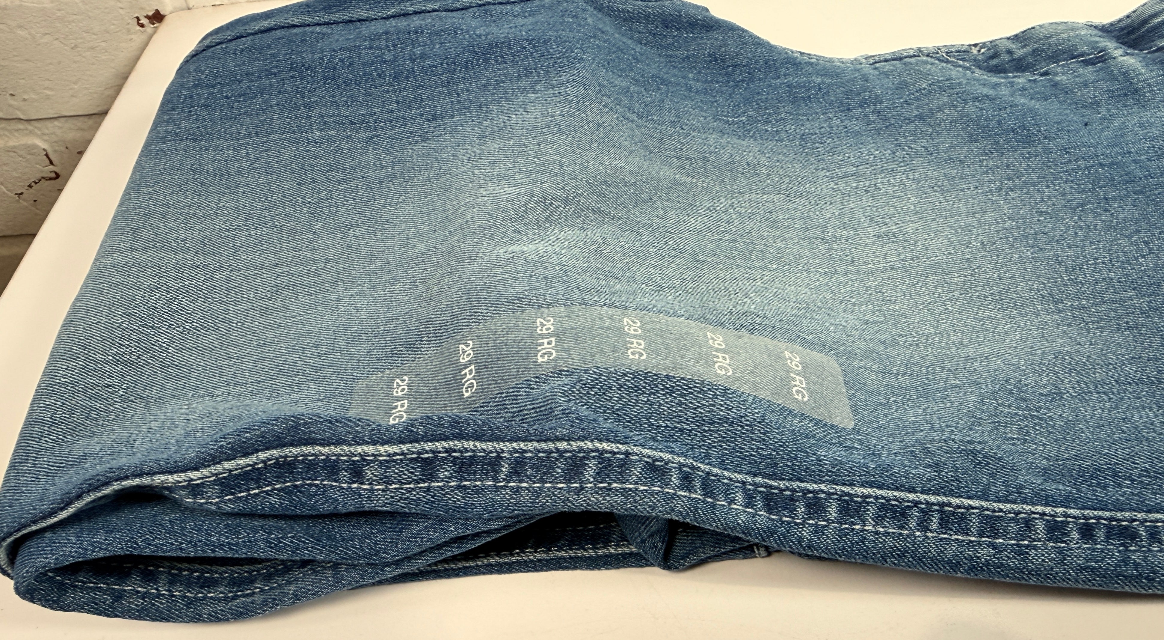 GUESS, Jean Skinny Power Stretch, Taille Femme 29, Délavage moyen, Neuf avec étiquette.
