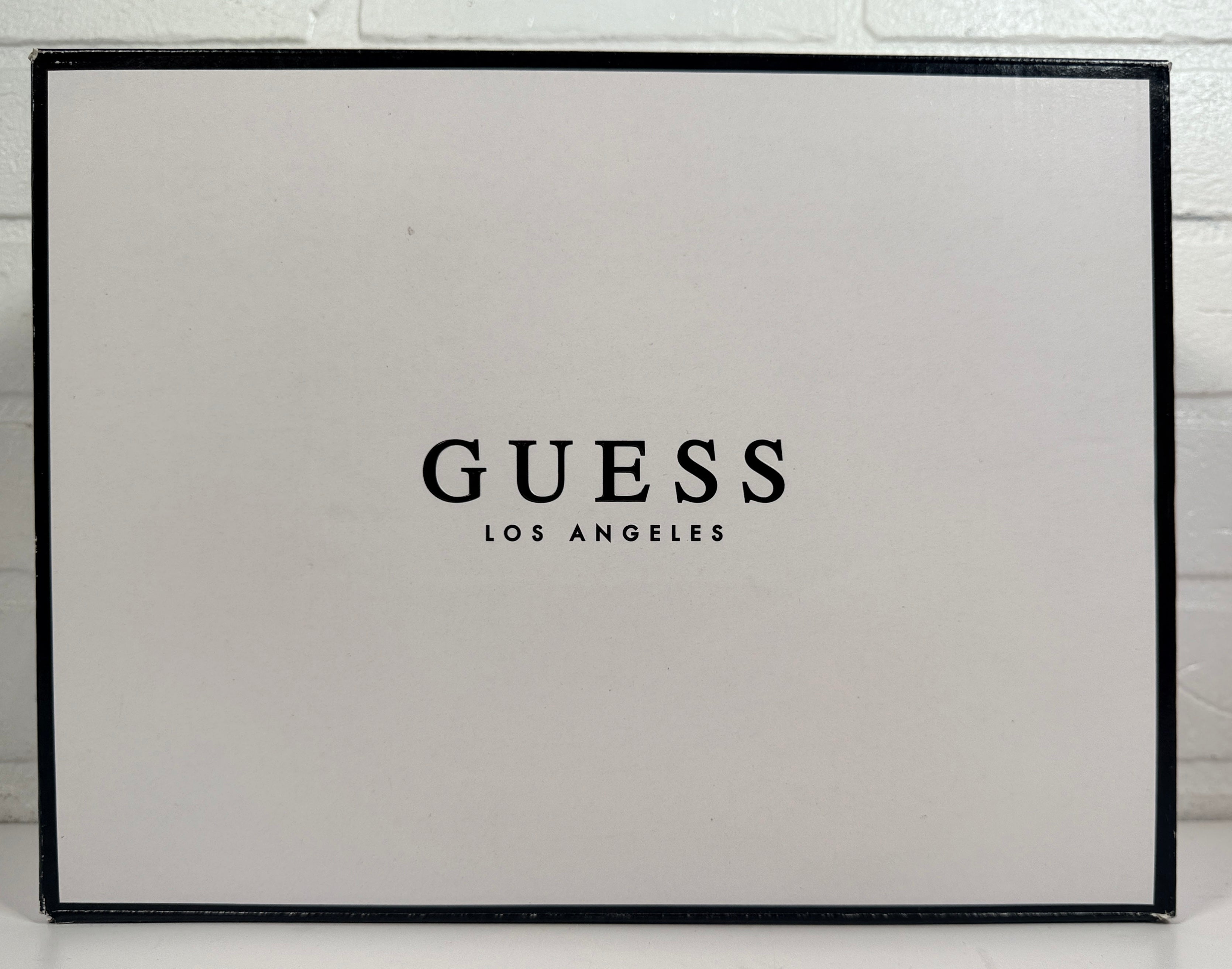 GUESS Bailian-A platform sneakers women’s size 8 in medium green. New in box chunky fashion shoes with bold streetwear style and comfort.