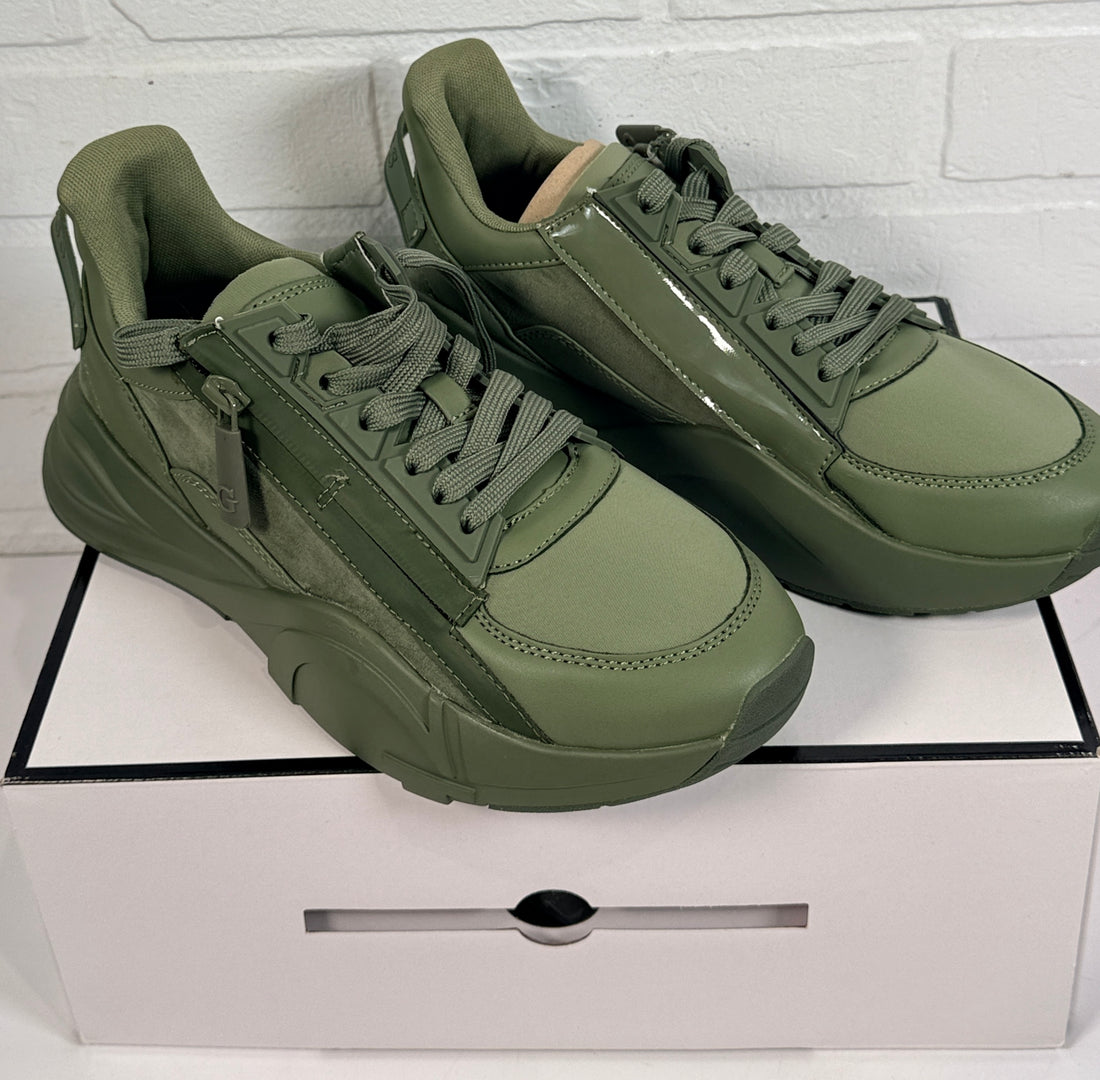 GUESS Bailian-A platform sneakers women’s size 8 in medium green. New in box chunky fashion shoes with bold streetwear style and comfort.