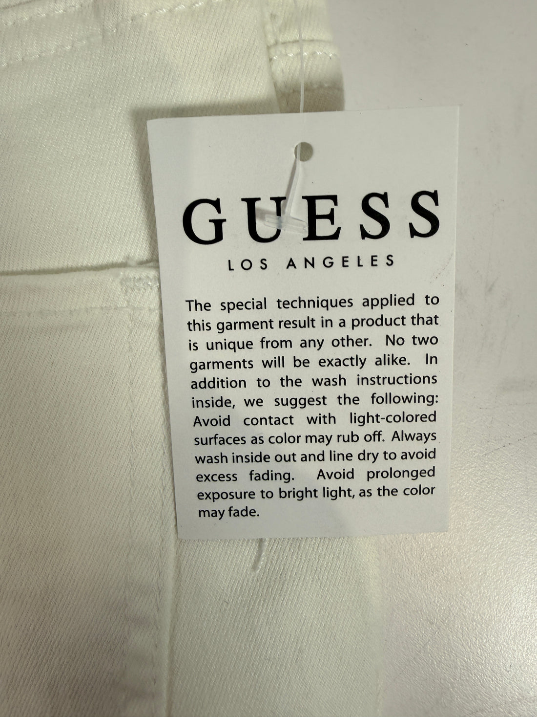 GUESS, Jean Skinny Taille Haute Simone, Blanc Destroyed, 29x28, Neuf avec étiquette.