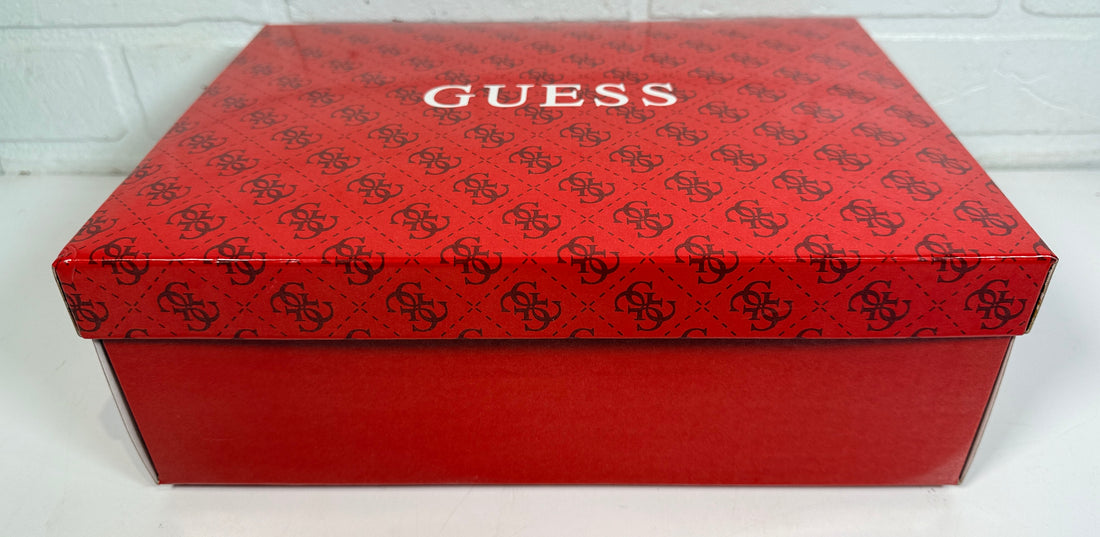 GUESS Alexa women’s white platform sneakers size 9 with box. Clean chunky sole lace-up casual fashion shoes in very good pre-owned condition.