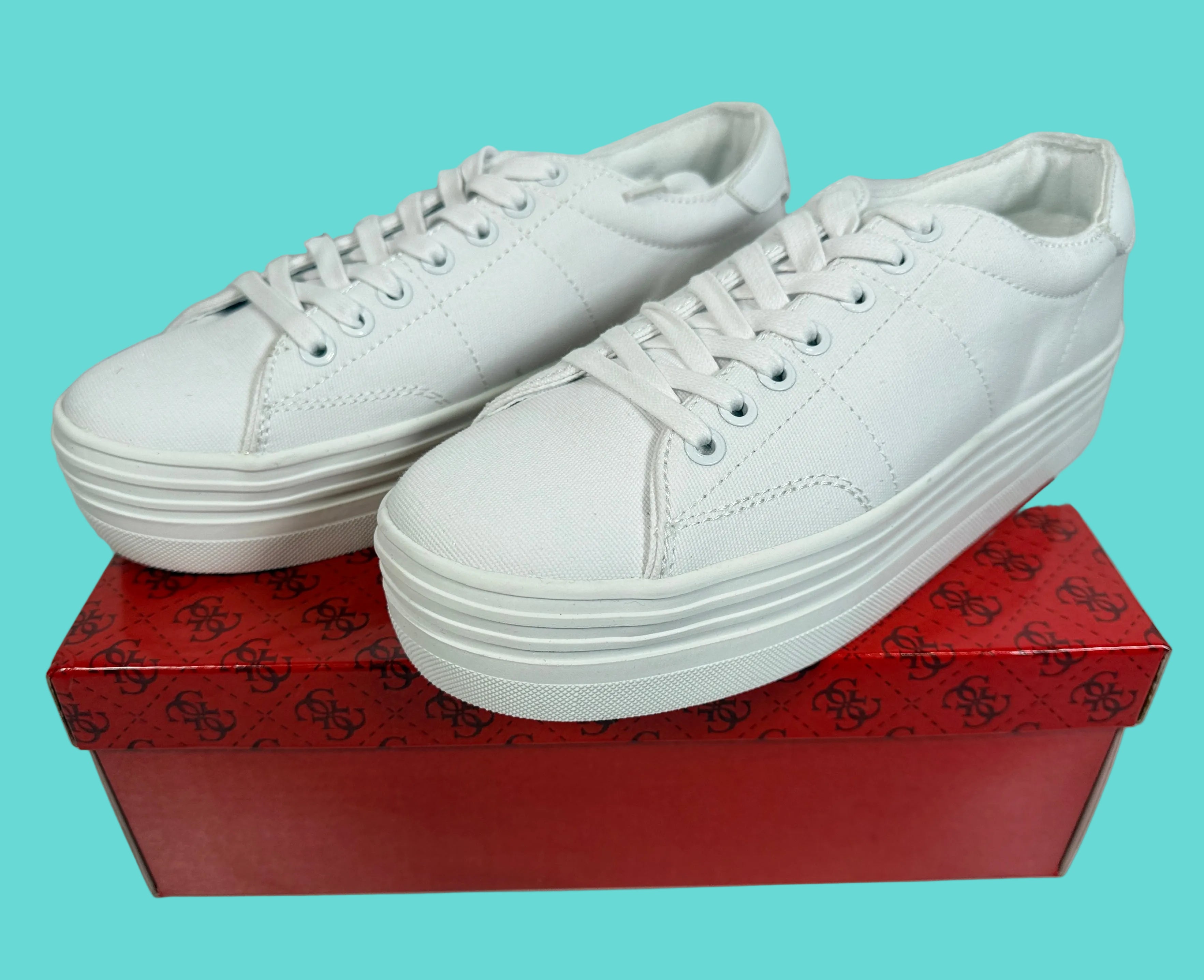 GUESS Alexa women’s white platform sneakers size 9 with box. Clean chunky sole lace-up casual fashion shoes in very good pre-owned condition.