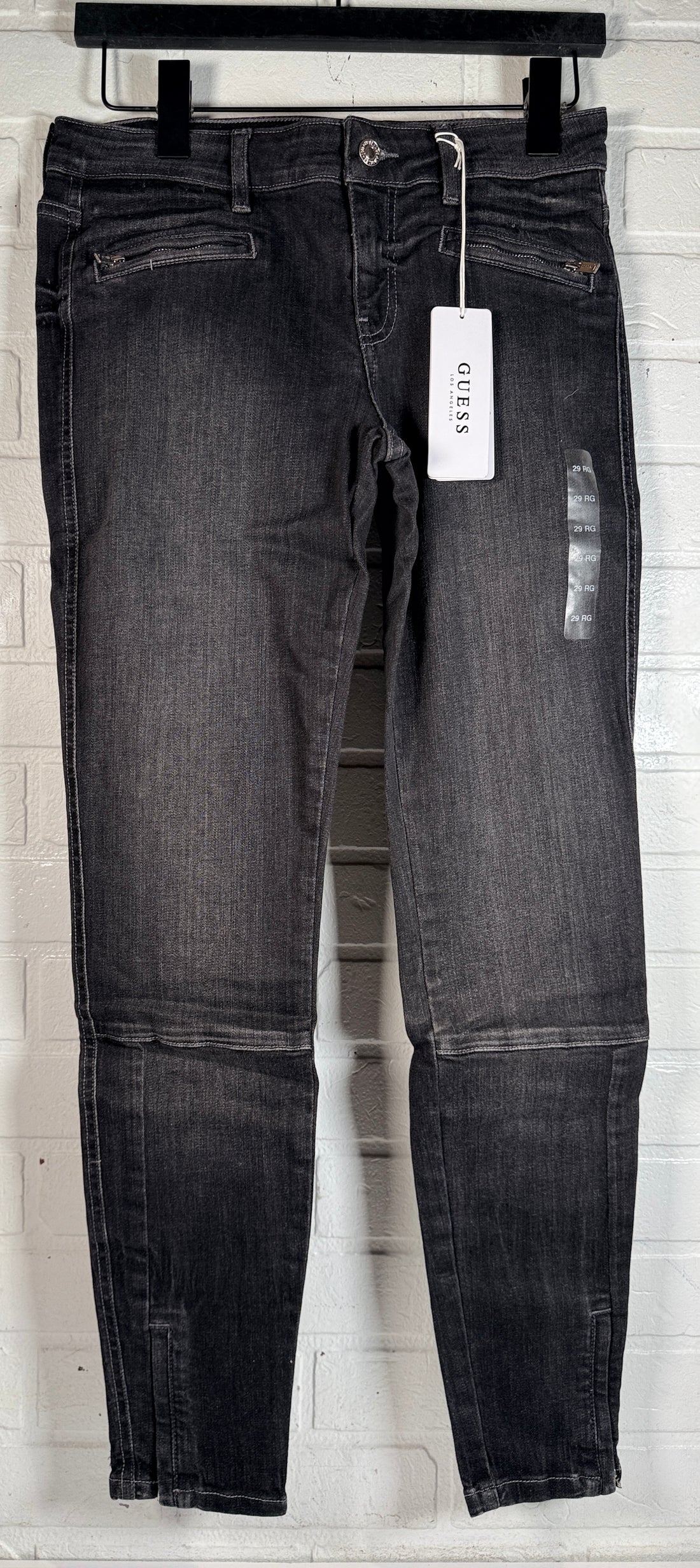 GUESS Power Stretch Skinny jeans women’s size 29 regular dark grey wash new with tags. Stretch denim with ankle zips and logo detail.