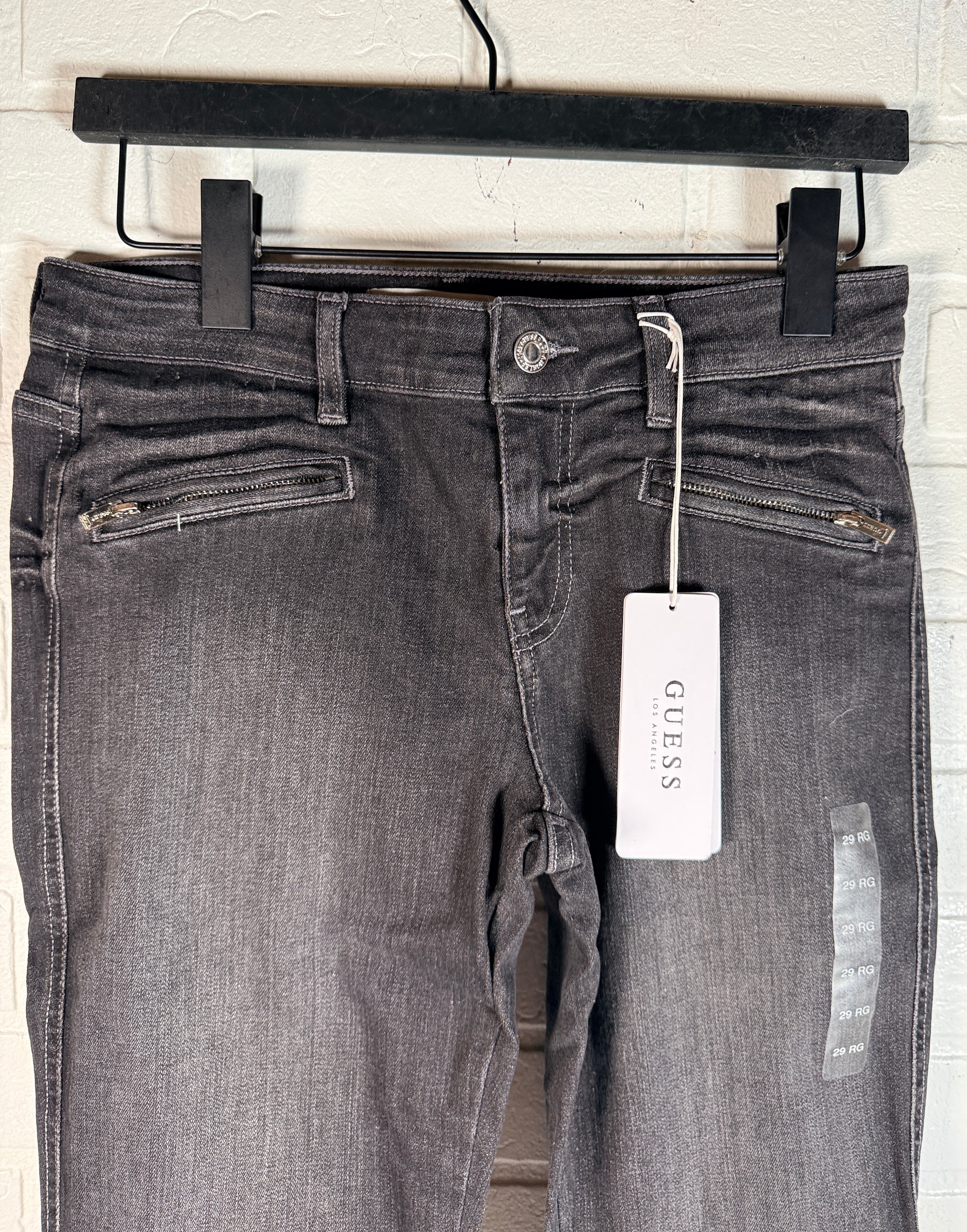 GUESS Power Stretch Skinny jeans women’s size 29 regular dark grey wash new with tags. Stretch denim with ankle zips and logo detail.
