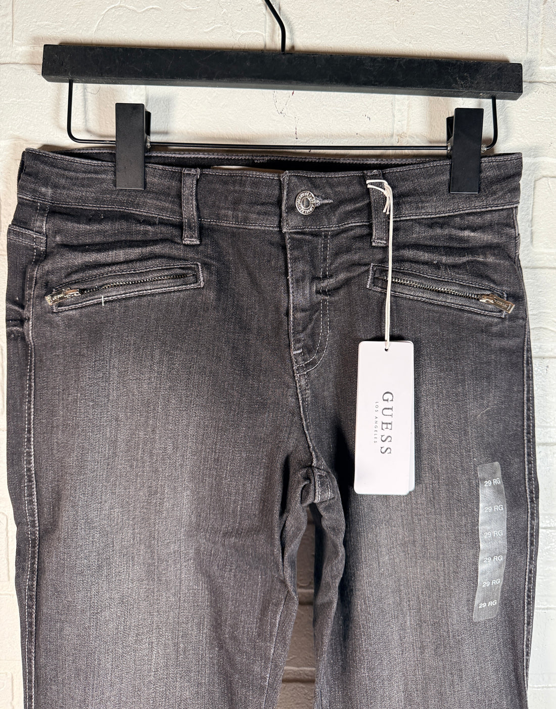 GUESS Power Stretch Skinny jeans women’s size 29 regular dark grey wash new with tags. Stretch denim with ankle zips and logo detail.