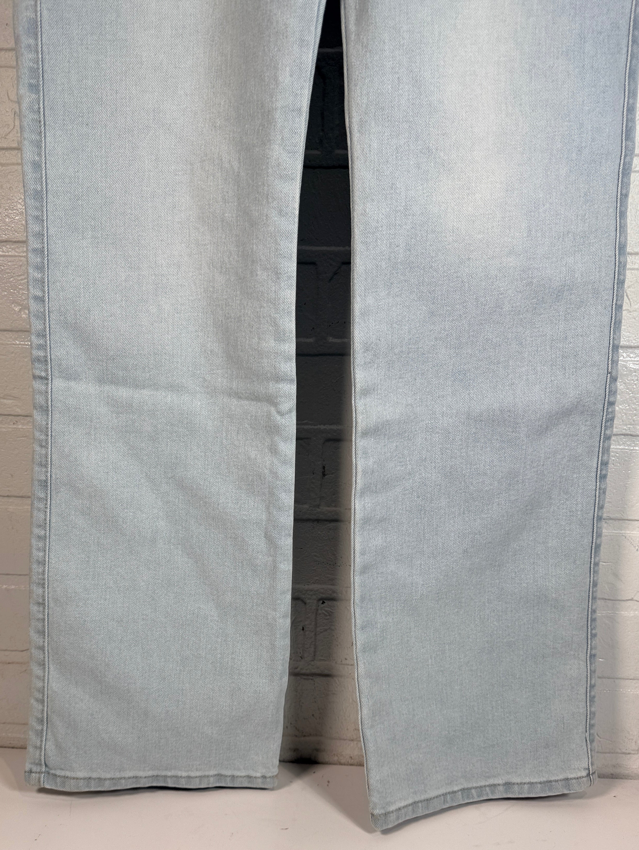 GUESS ECO, Sexy Straight Mid Rise jeans Brightstone Blue size 29x30. New with tags women’s light wash stretch straight leg denim premium casual style.