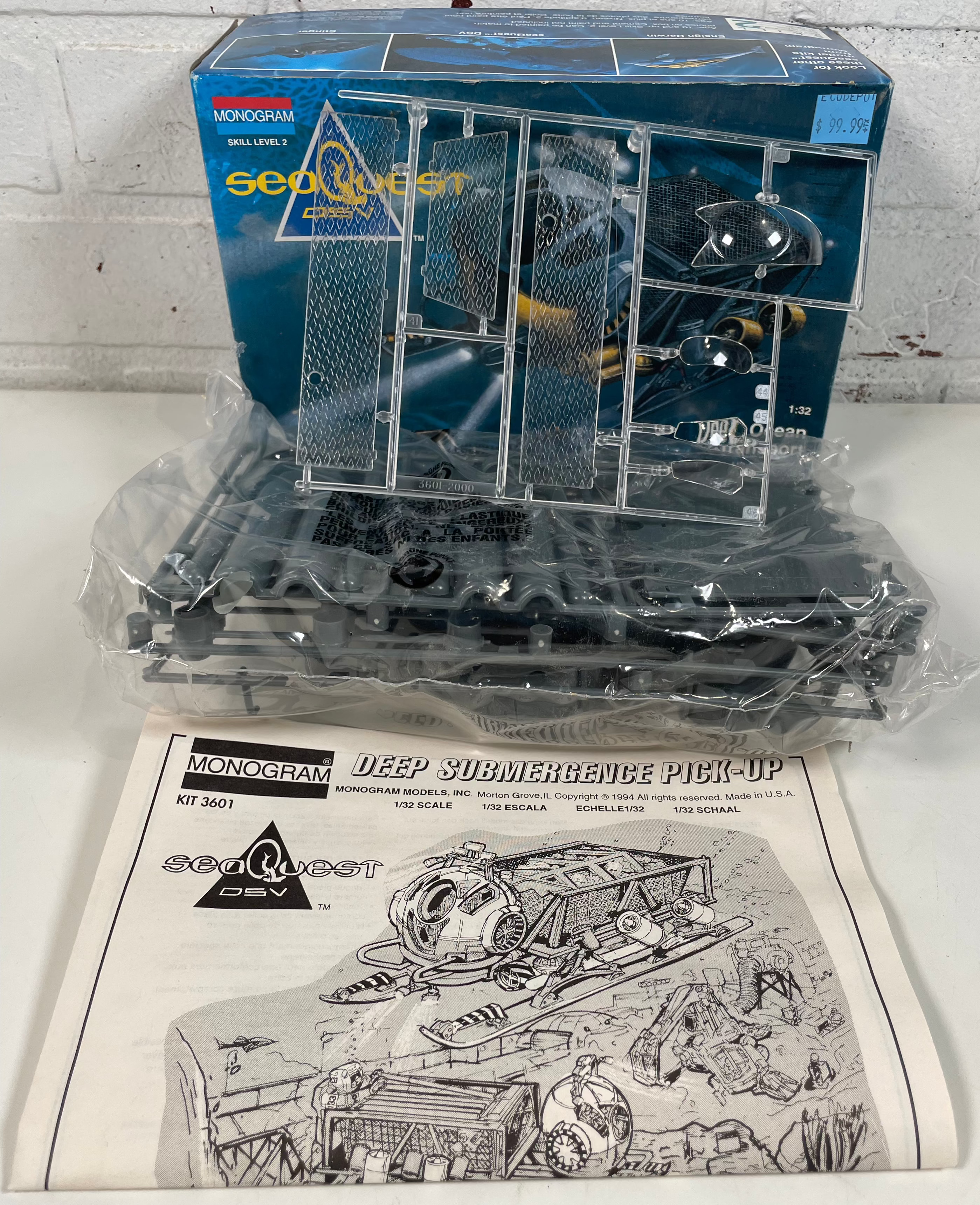 SeaQuest DSV Deep Ocean Transport Model Kit – 1:32 Monogram