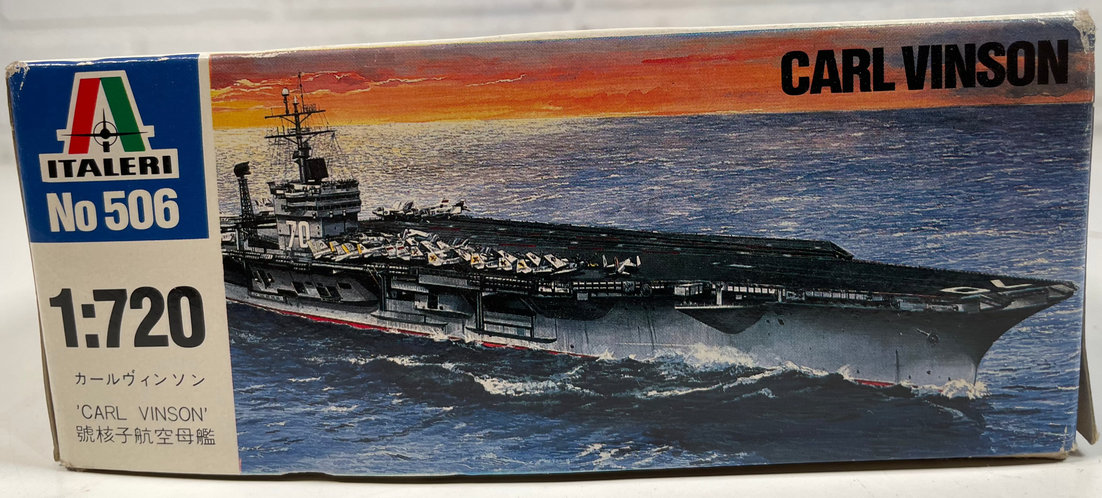 Maquette de porte-avions USS Carl Vinson CVN-70 à l'échelle 1:720
