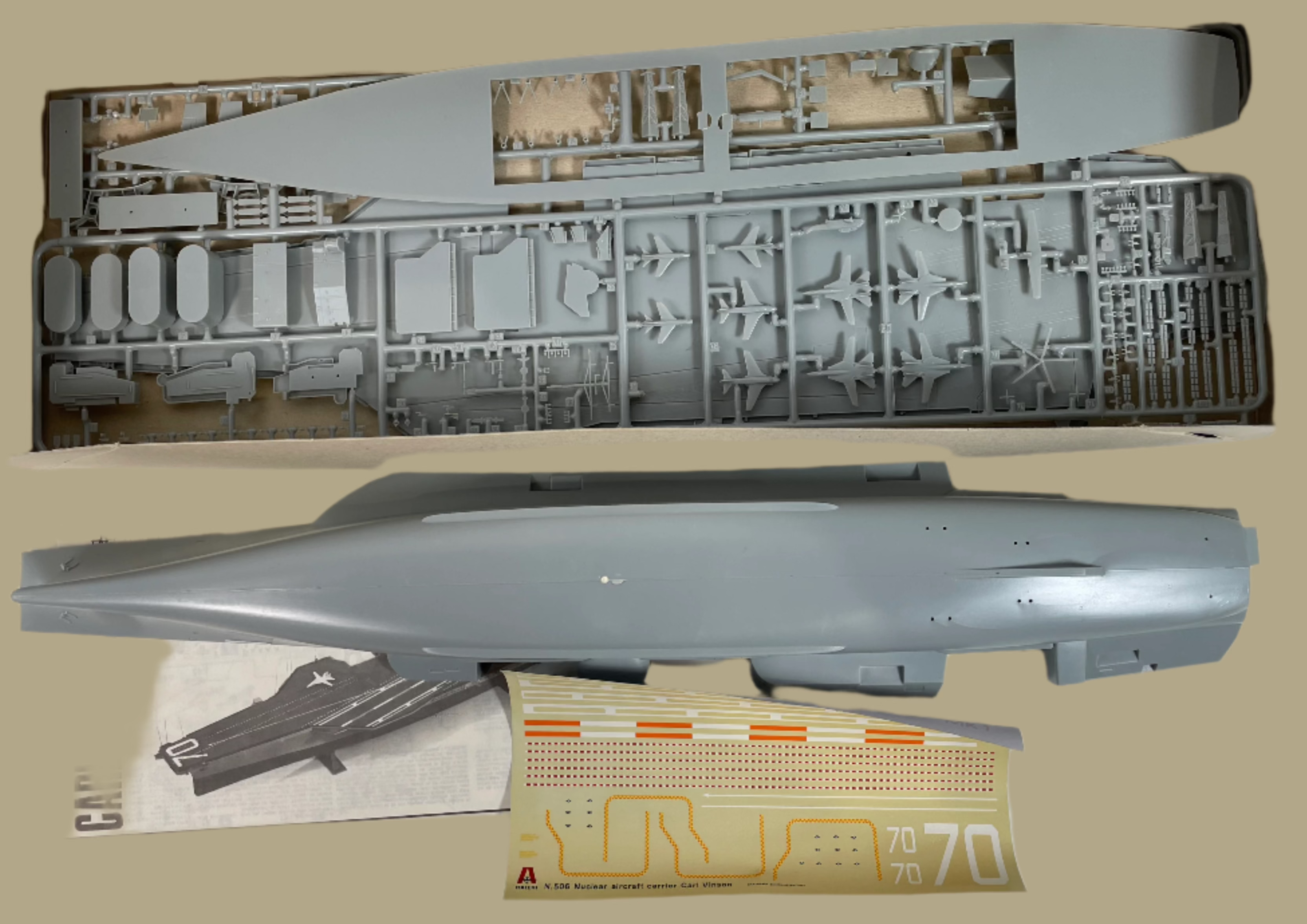 Maquette de porte-avions USS Carl Vinson CVN-70 à l'échelle 1:720