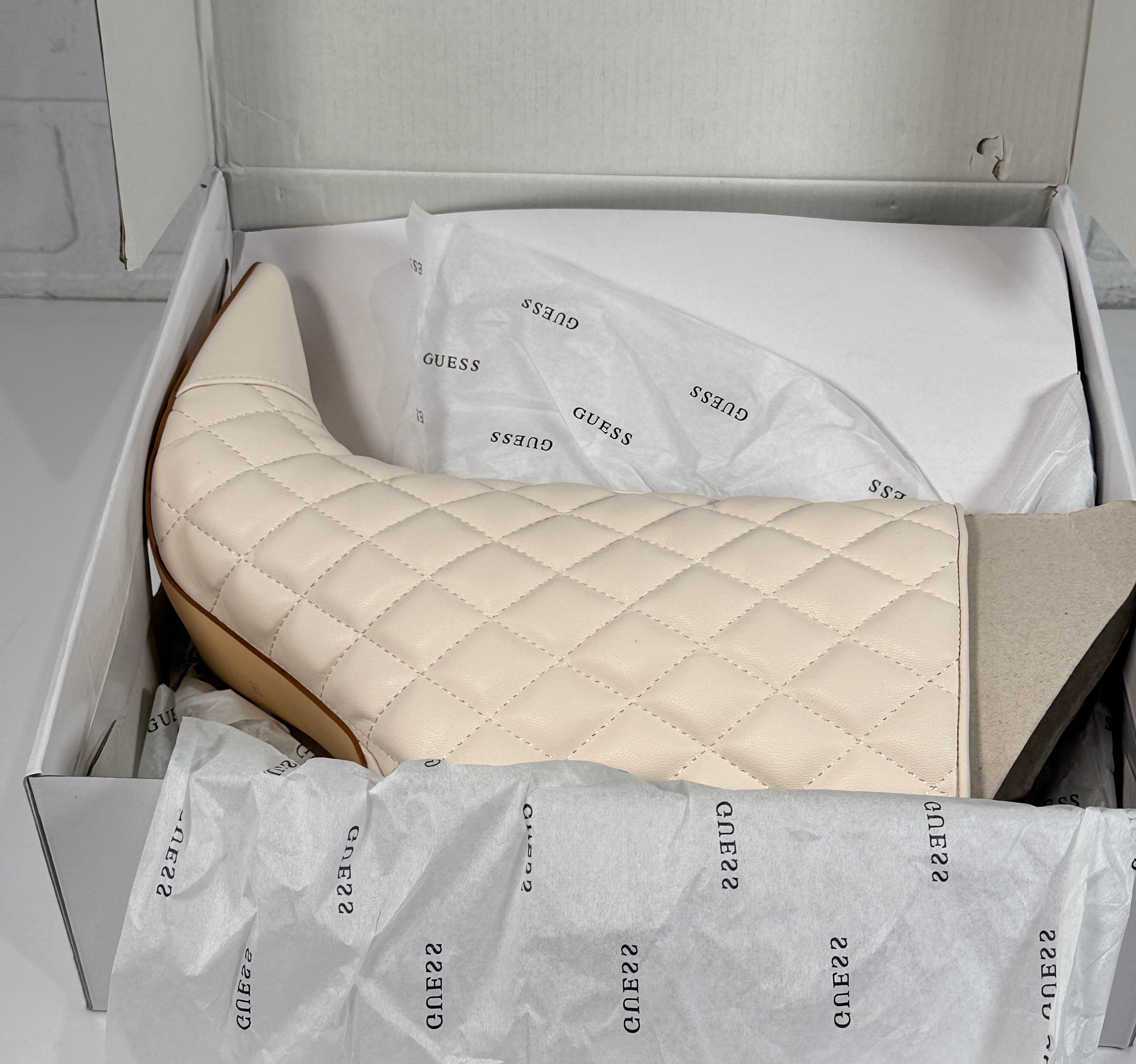 GUESS Simoney ivory quilted ankle boots size 8M with pointed toe stiletto heel and box. Stylish women’s designer-inspired fashion booties.