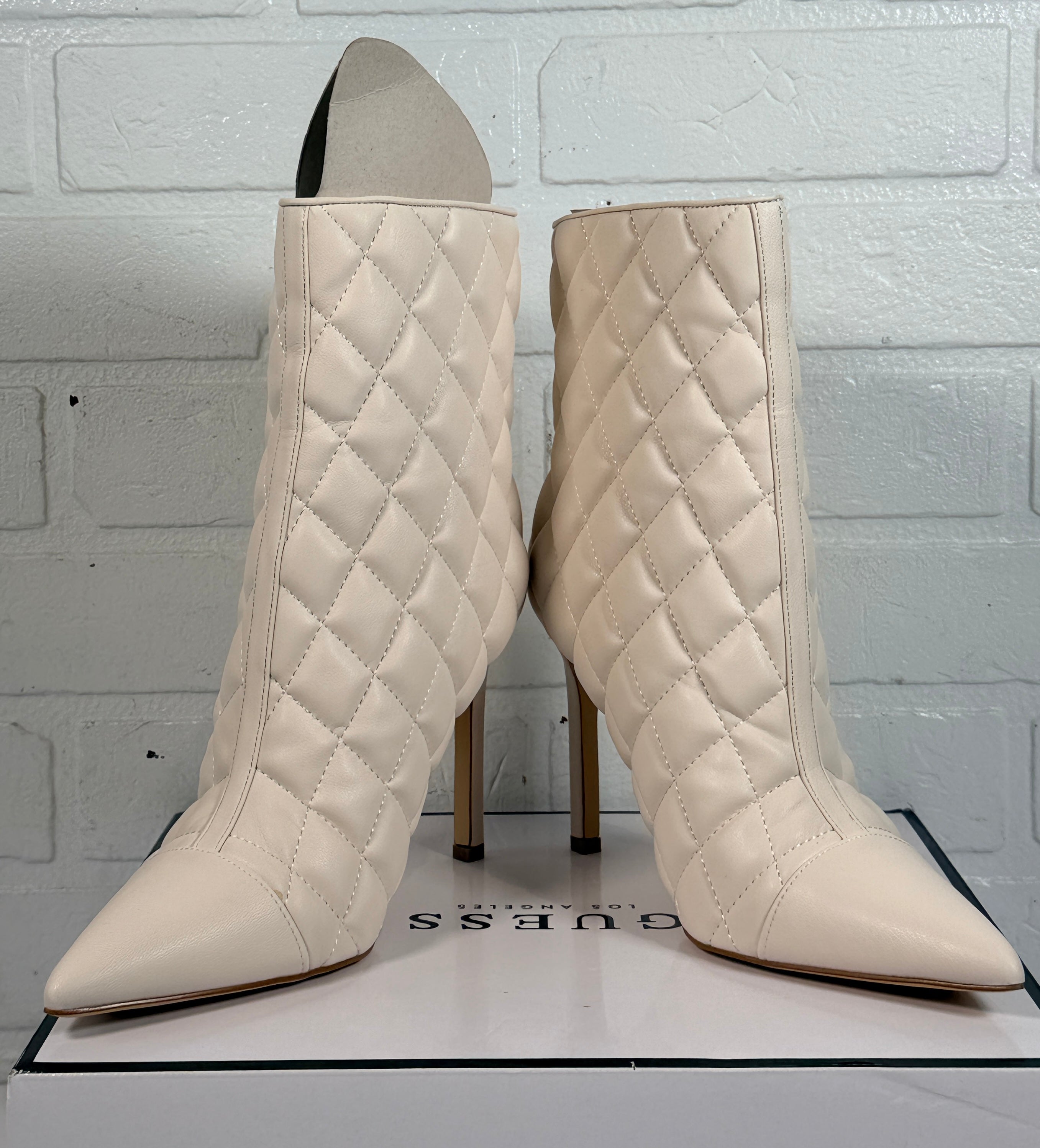 GUESS Simoney ivory quilted ankle boots size 8M with pointed toe stiletto heel and box. Stylish women’s designer-inspired fashion booties.