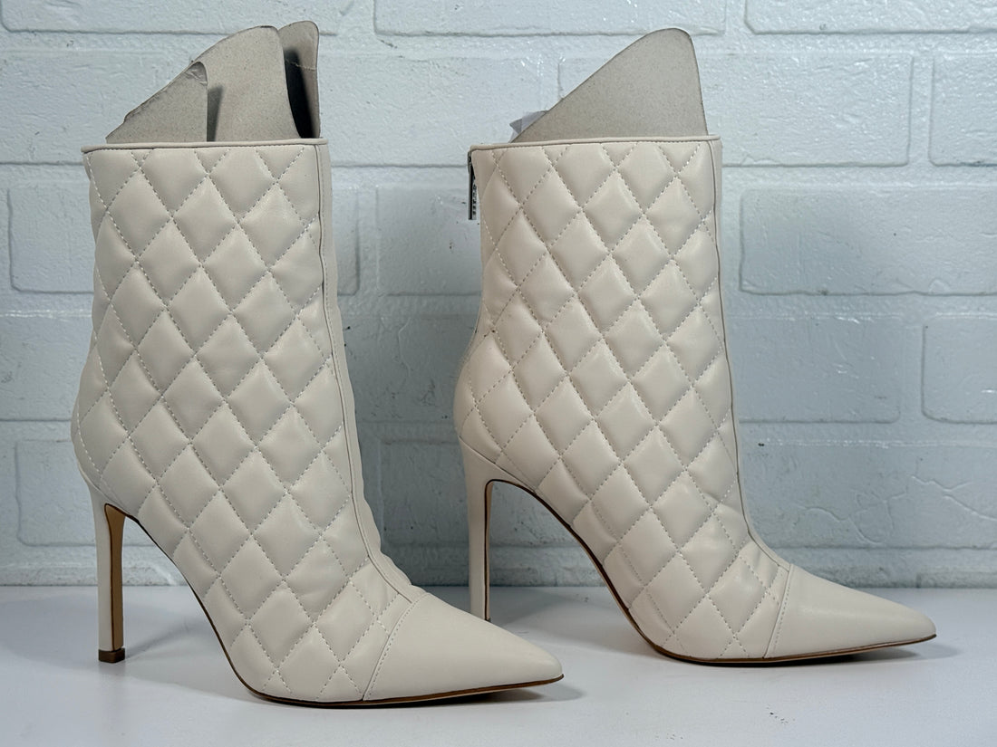 GUESS Simoney ivory quilted ankle boots size 8M with pointed toe stiletto heel and box. Stylish women’s designer-inspired fashion booties.