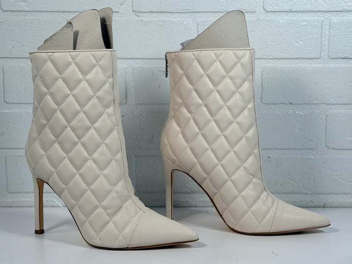GUESS Simoney ivory quilted ankle boots size 8M with pointed toe stiletto heel and box. Stylish women’s designer-inspired fashion booties.