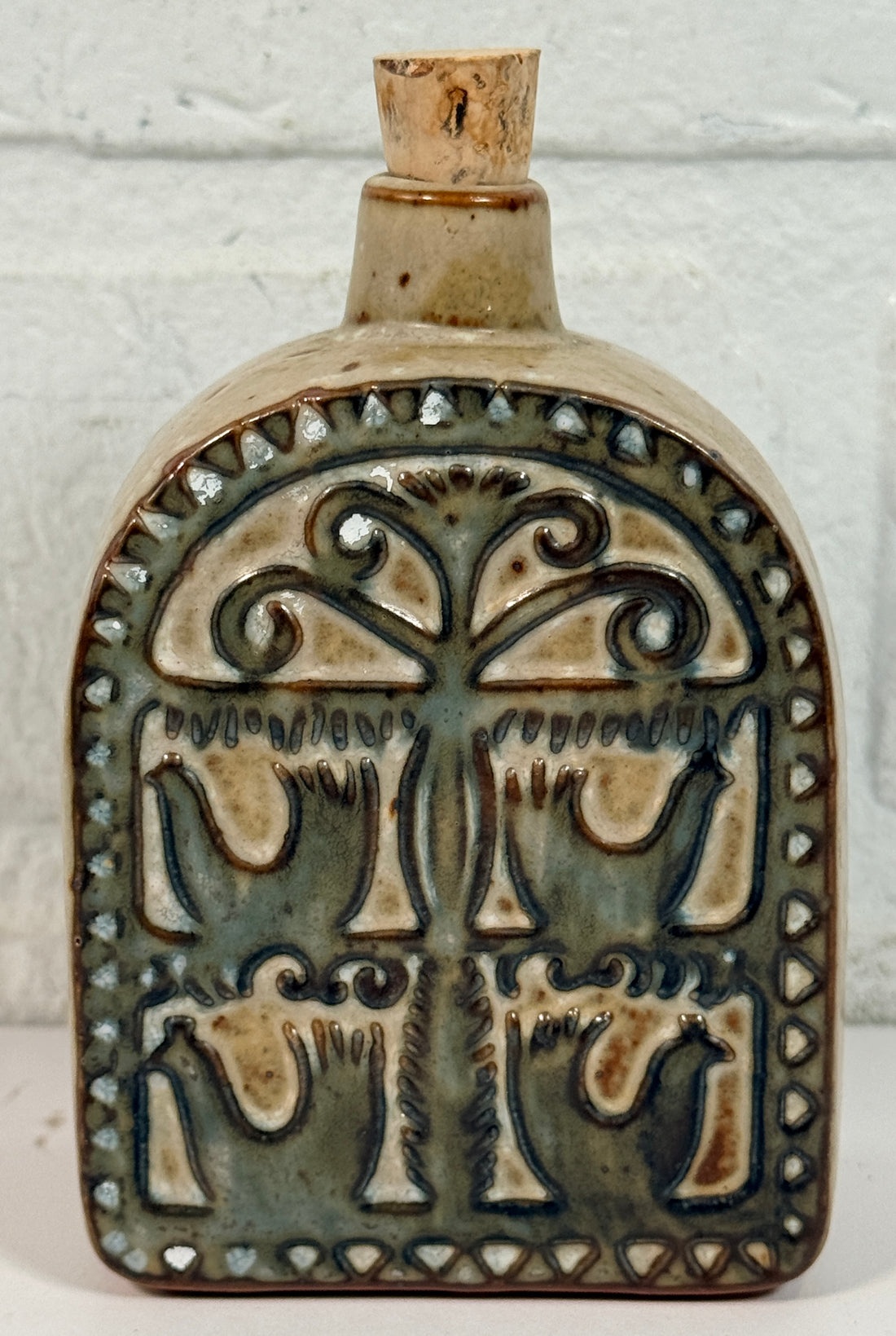 Vintage Italian pottery decanter with Tree of Life bird motif. Bitossi style 1960s ceramic flask with cork stopper. Mid-century modern décor piece.