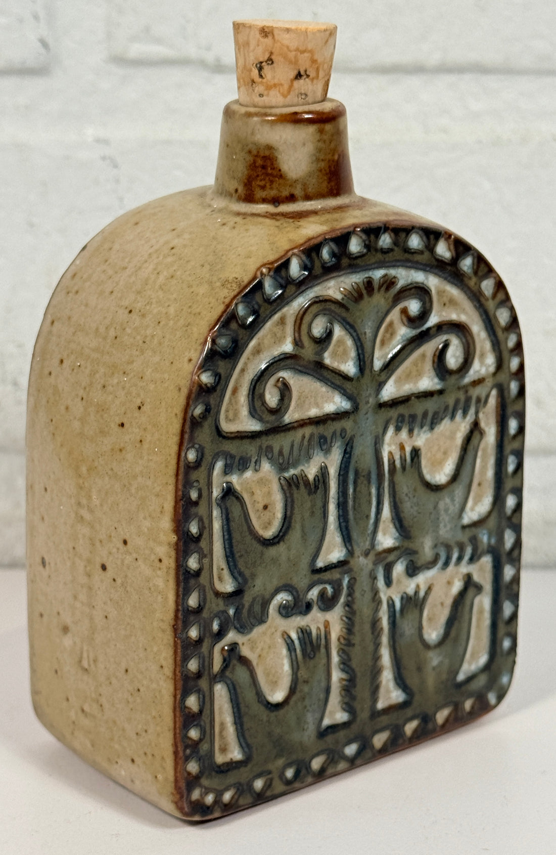 Vintage Italian pottery decanter with Tree of Life bird motif. Bitossi style 1960s ceramic flask with cork stopper. Mid-century modern décor piece.