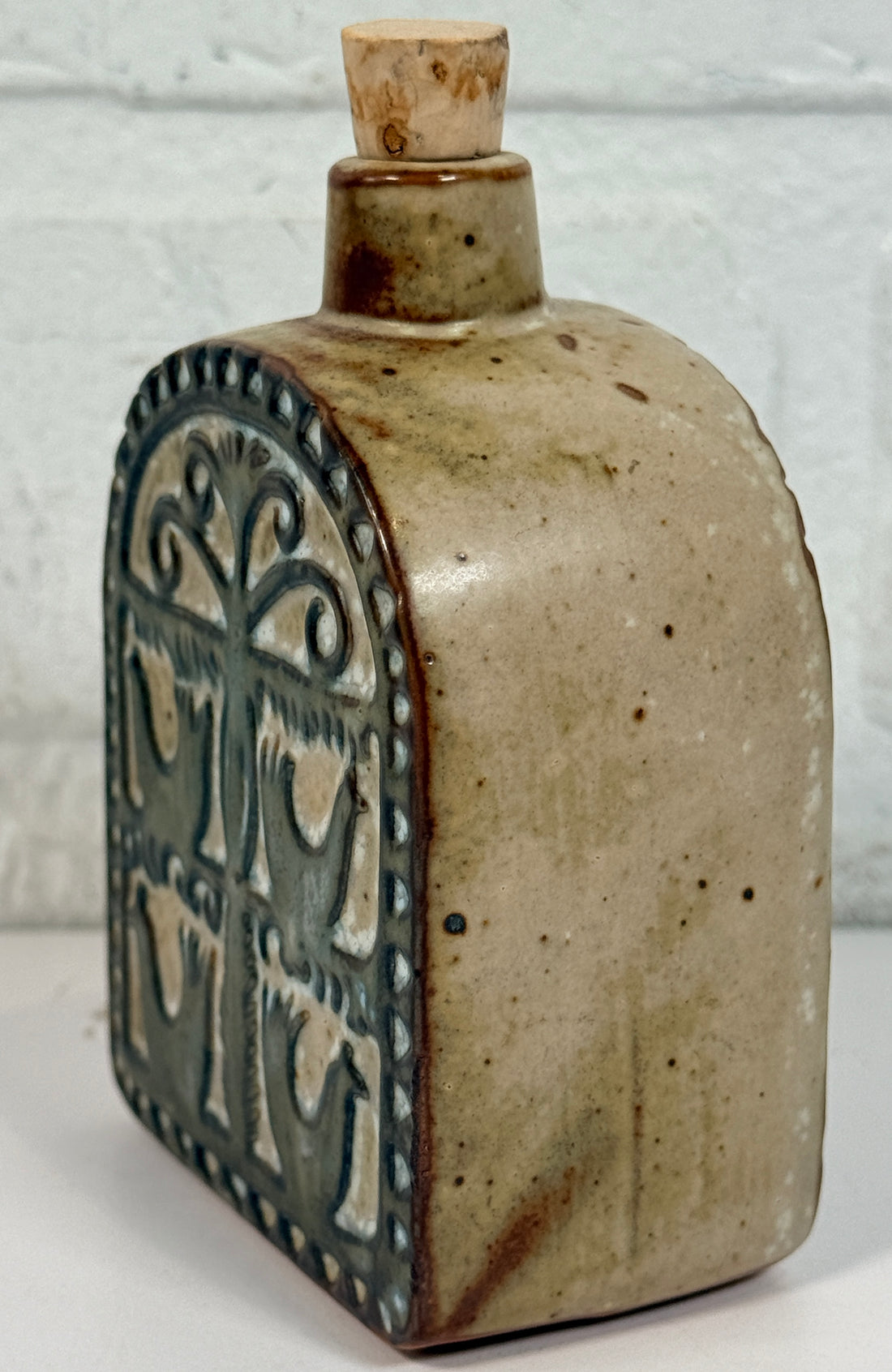 Vintage Italian pottery decanter with Tree of Life bird motif. Bitossi style 1960s ceramic flask with cork stopper. Mid-century modern décor piece.