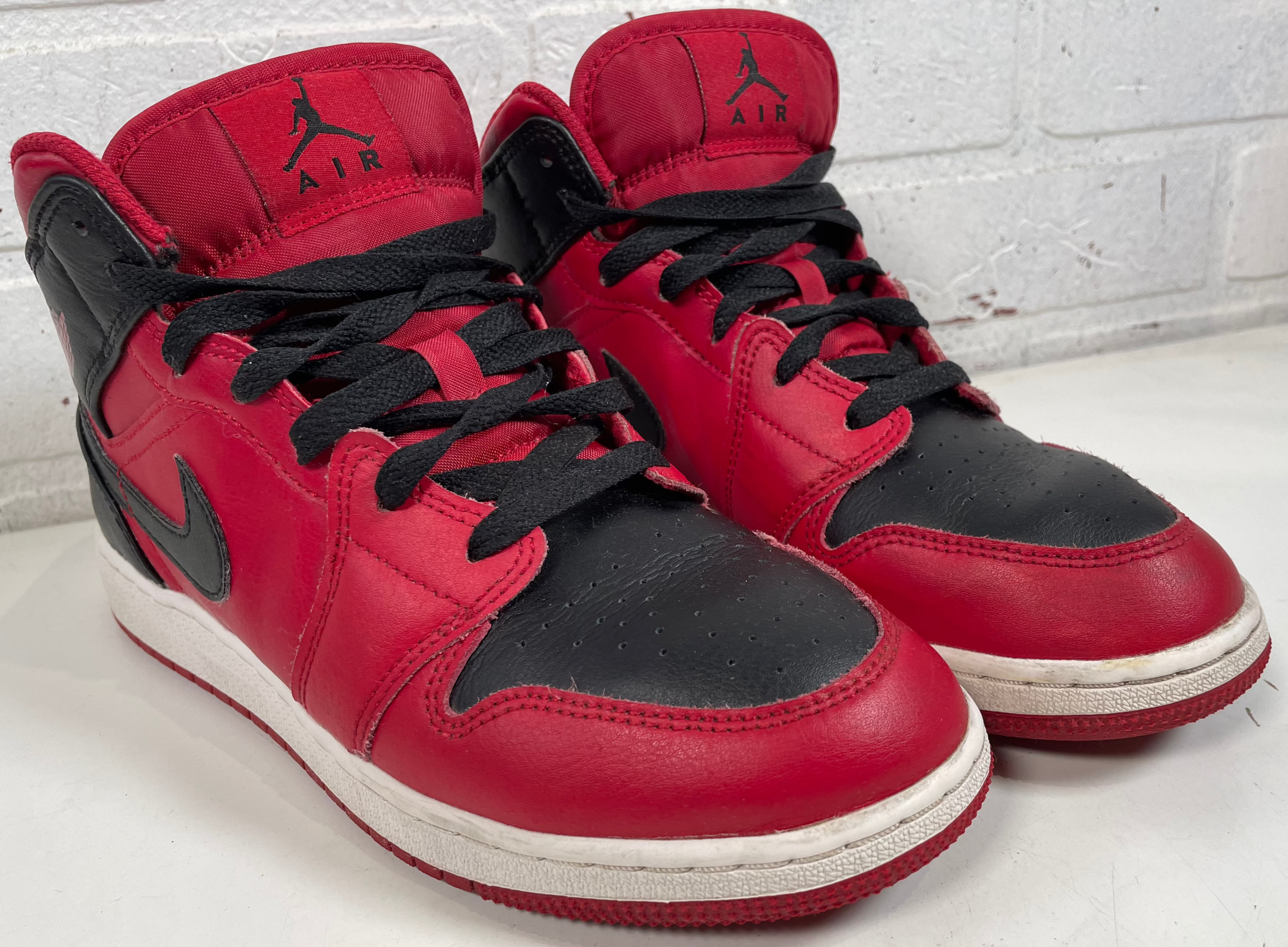 Nike Air Jordan 1 Mid “Bred” Black/Red Men’s Sneakers – Size 7Y US. – Cleaned, GUC