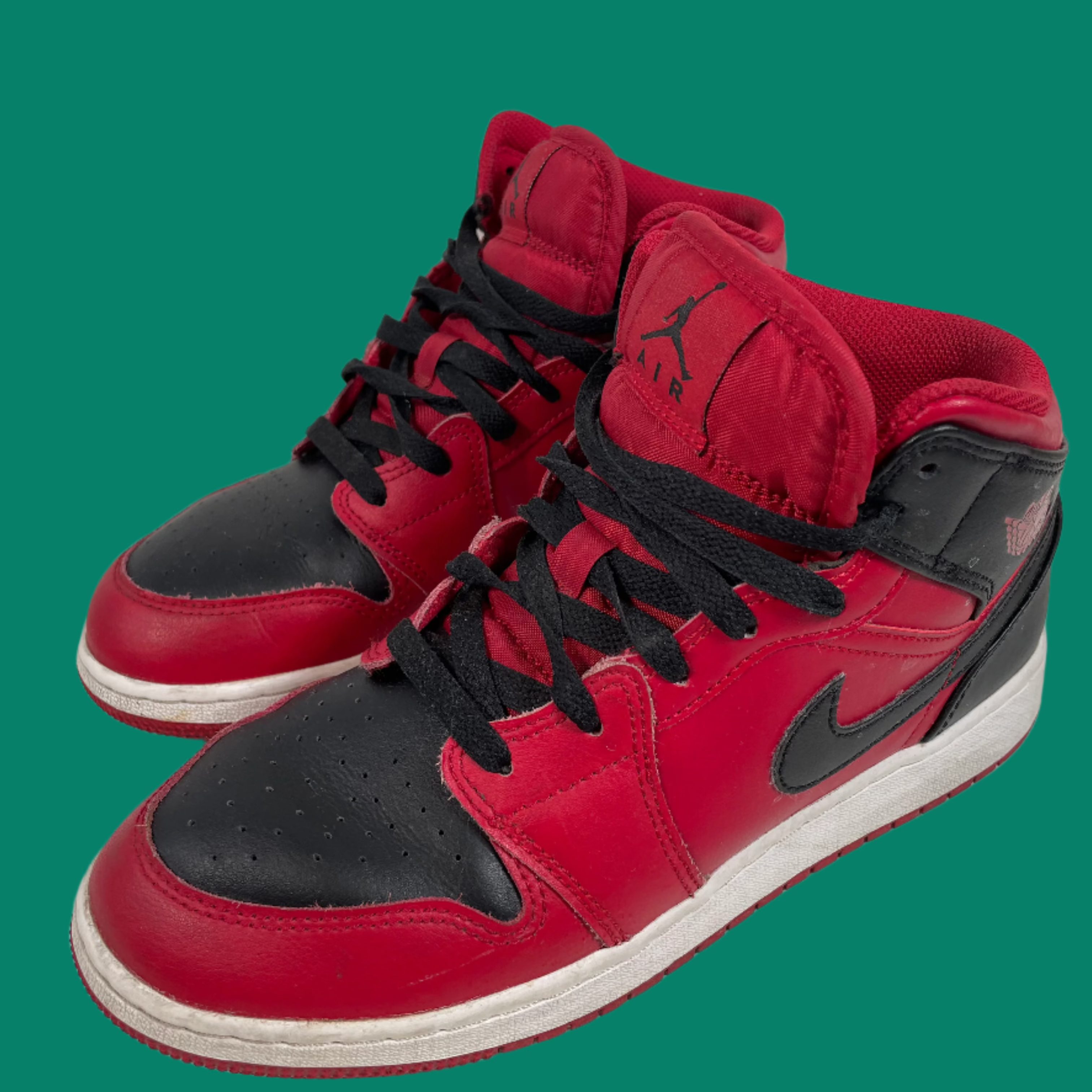 Nike Air Jordan 1 Mid “Bred” Black/Red Men’s Sneakers – Size 7Y US. – Cleaned, GUC