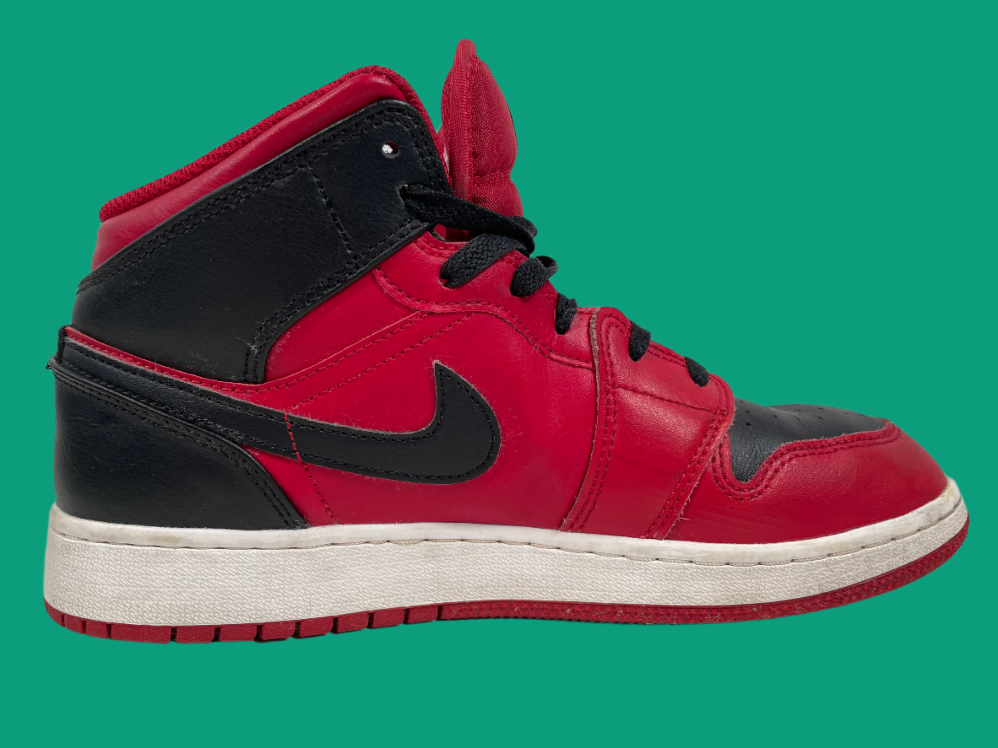 Nike Air Jordan 1 Mid “Bred” Black/Red Men’s Sneakers – Size 7Y US. – Cleaned, GUC