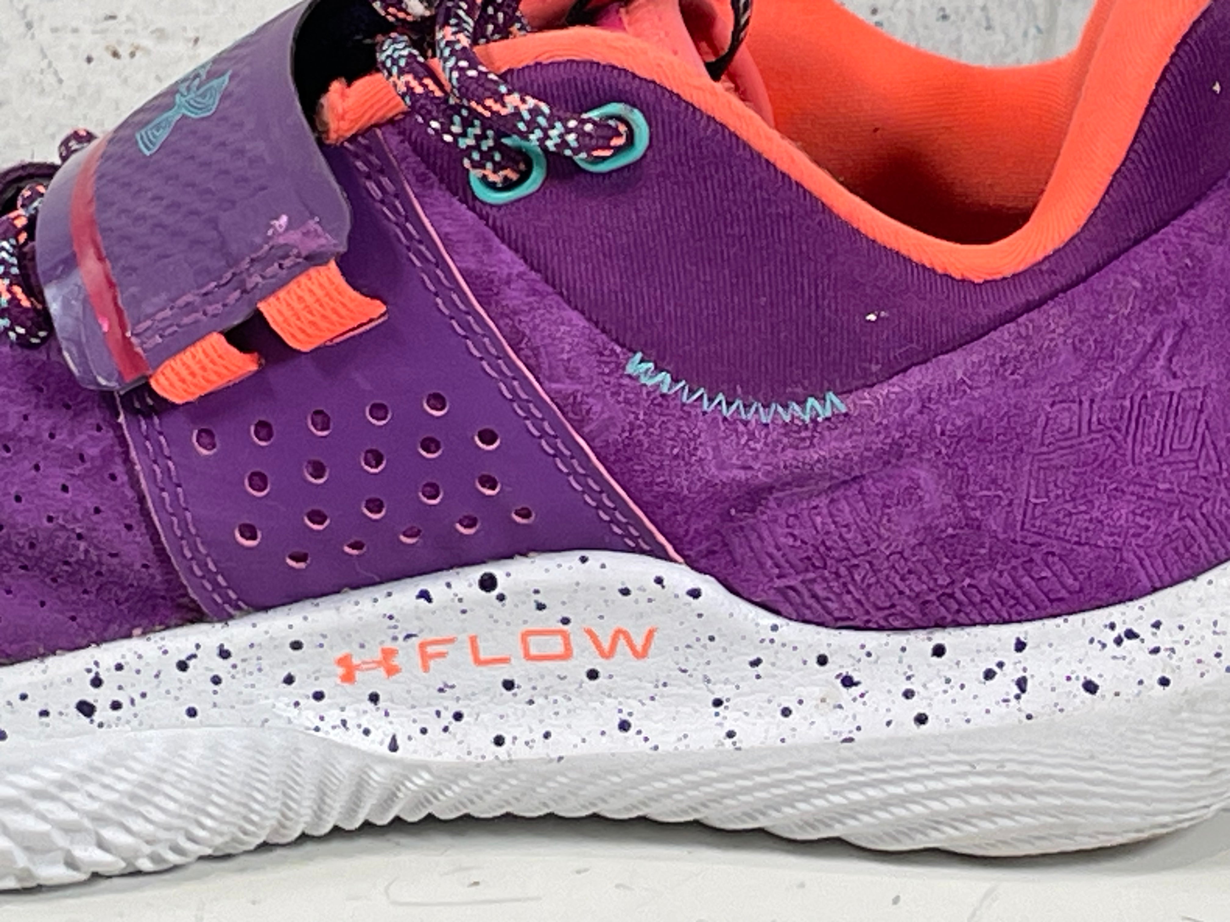 Baskets Under Armour Curry 9 « 2974 » – Taille M7 / W8.5 – Édition limitée hommage à Steph Curry