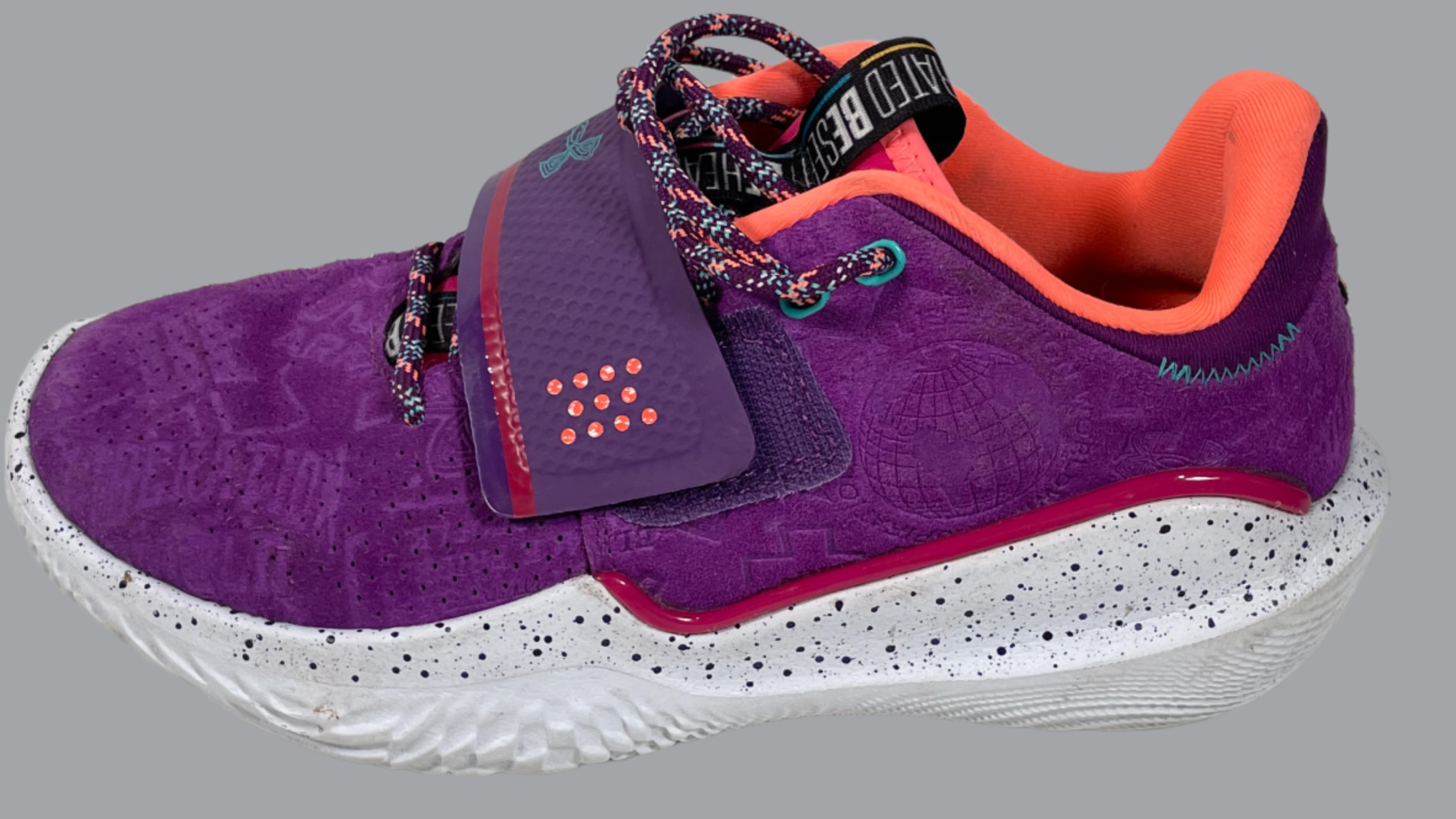 Baskets Under Armour Curry 9 « 2974 » – Taille M7 / W8.5 – Édition limitée hommage à Steph Curry