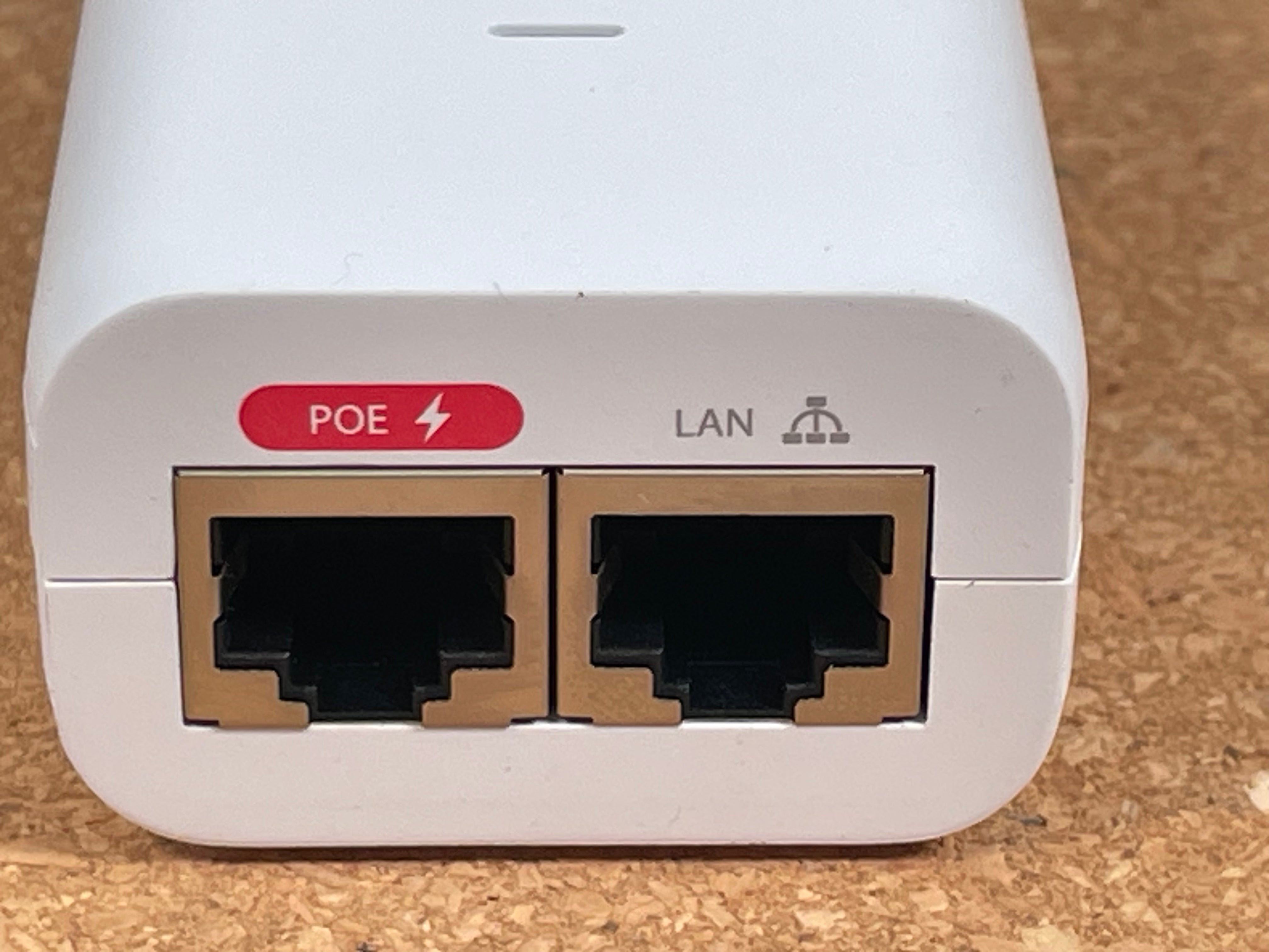 Ubiquiti U-POE-af Gigabit PoE Injector – 802.3af, White | Compact Power for UniFi Devices