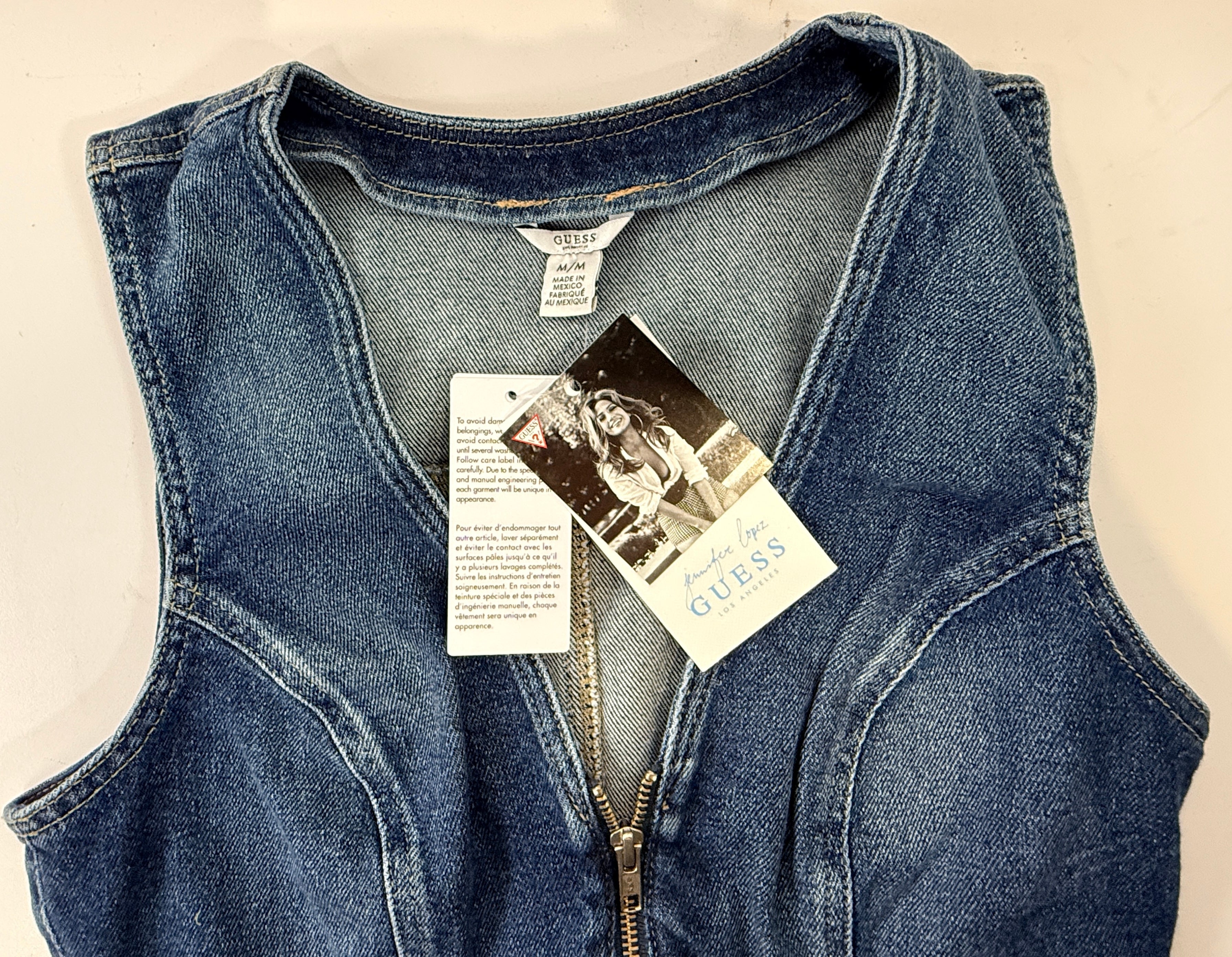 Guess Los Angeles, Combishort en jean à bords francs, Collection Jennifer Lopez, NWT.