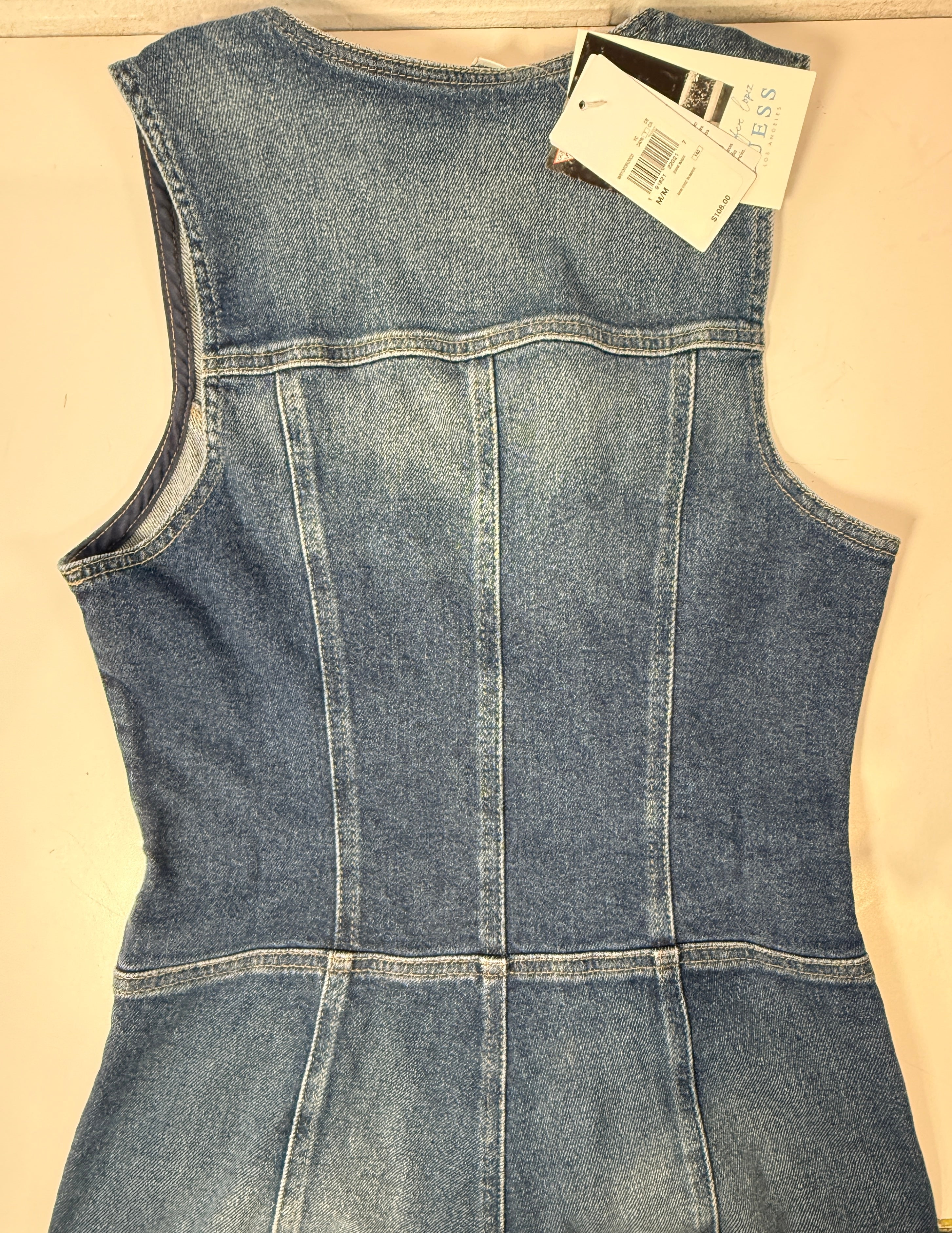 Guess Los Angeles, Combishort en jean à bords francs, Collection Jennifer Lopez, NWT.