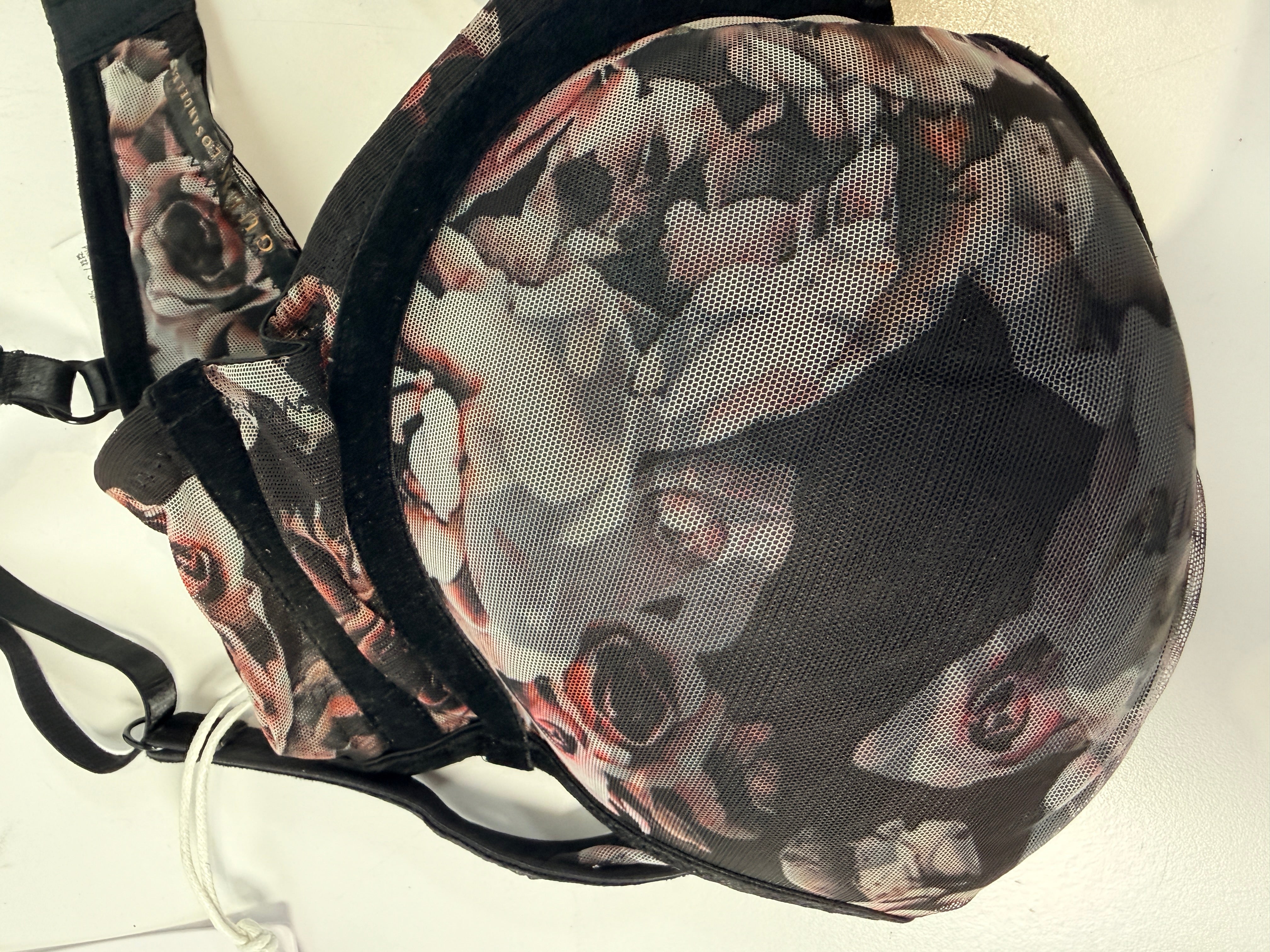 Women’s black floral push up bra size 34C new with tags. Botanical rose print padded cups adjustable straps stylish everyday lingerie.