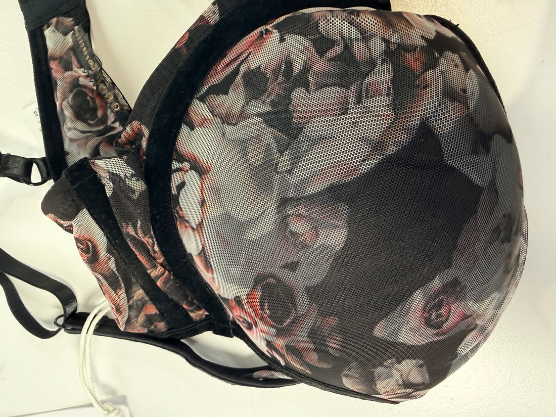 Women’s black floral push up bra size 34C new with tags. Botanical rose print padded cups adjustable straps stylish everyday lingerie.
