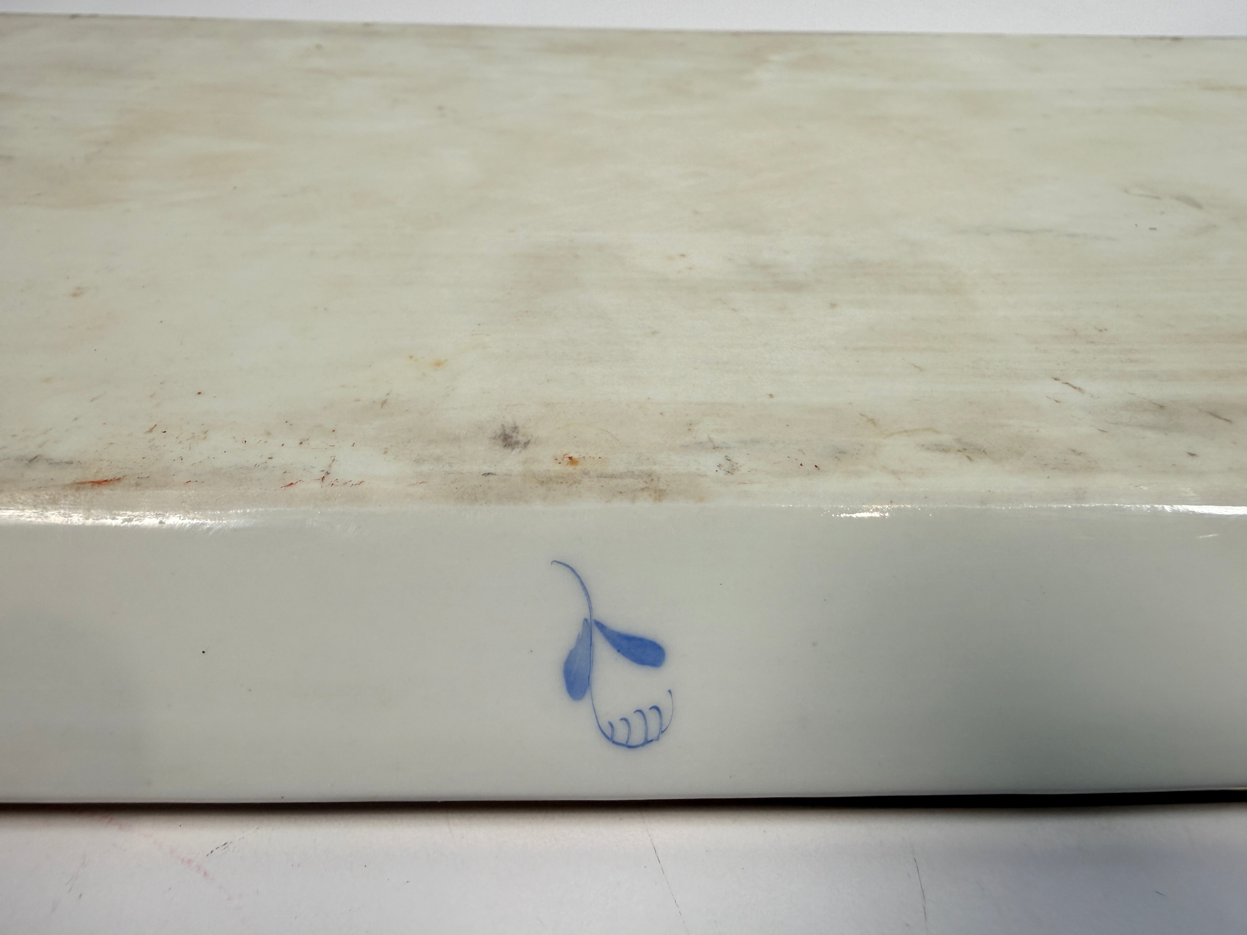 Plateau de service en porcelaine Herend Hongrie, peint à la main, motif floral bleu, poignées dorées, 49,5 cm