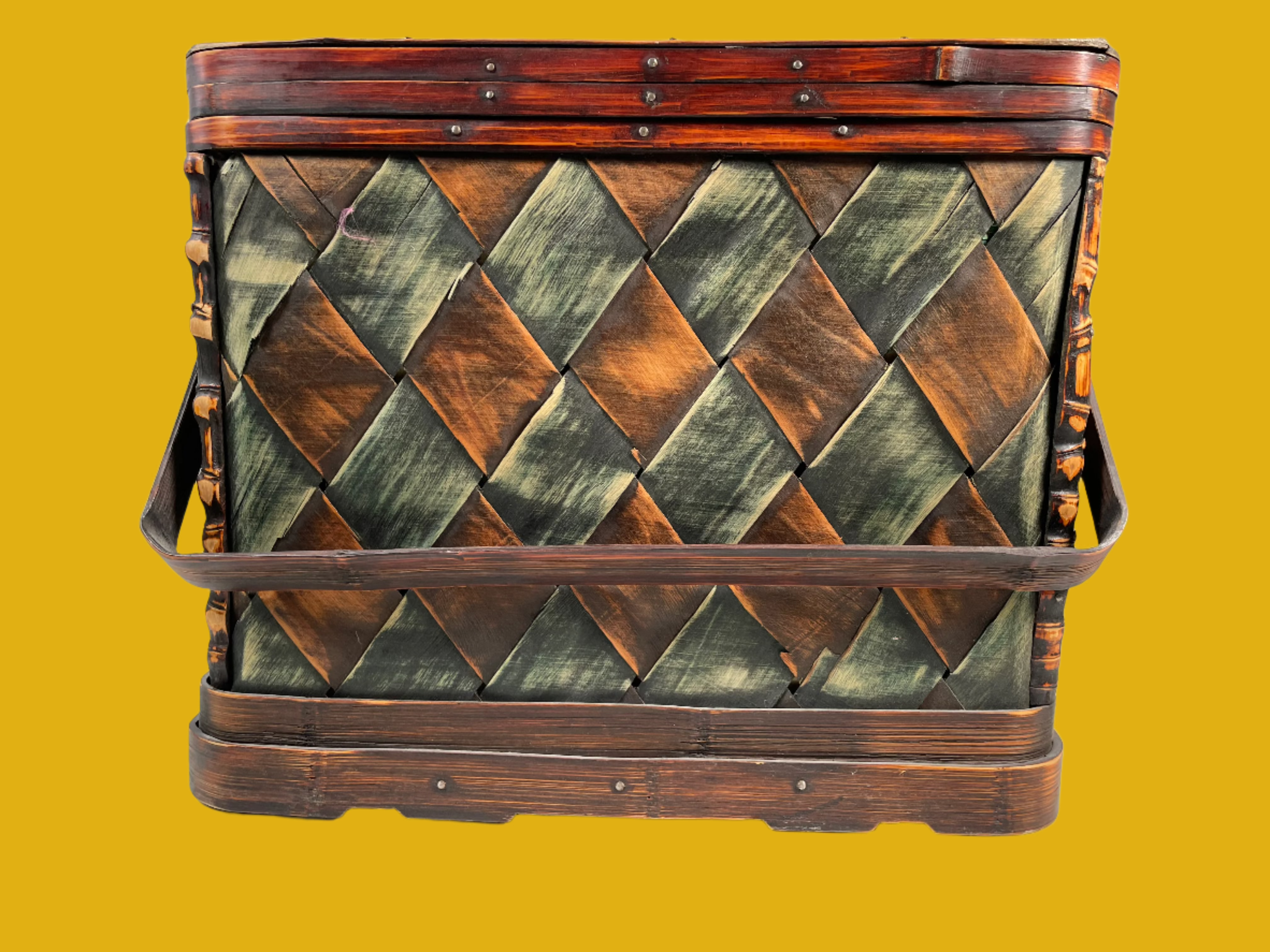 Vintage Woven Wood Picnic Basket – Green & Brown Checkered – Mid-Century Charm