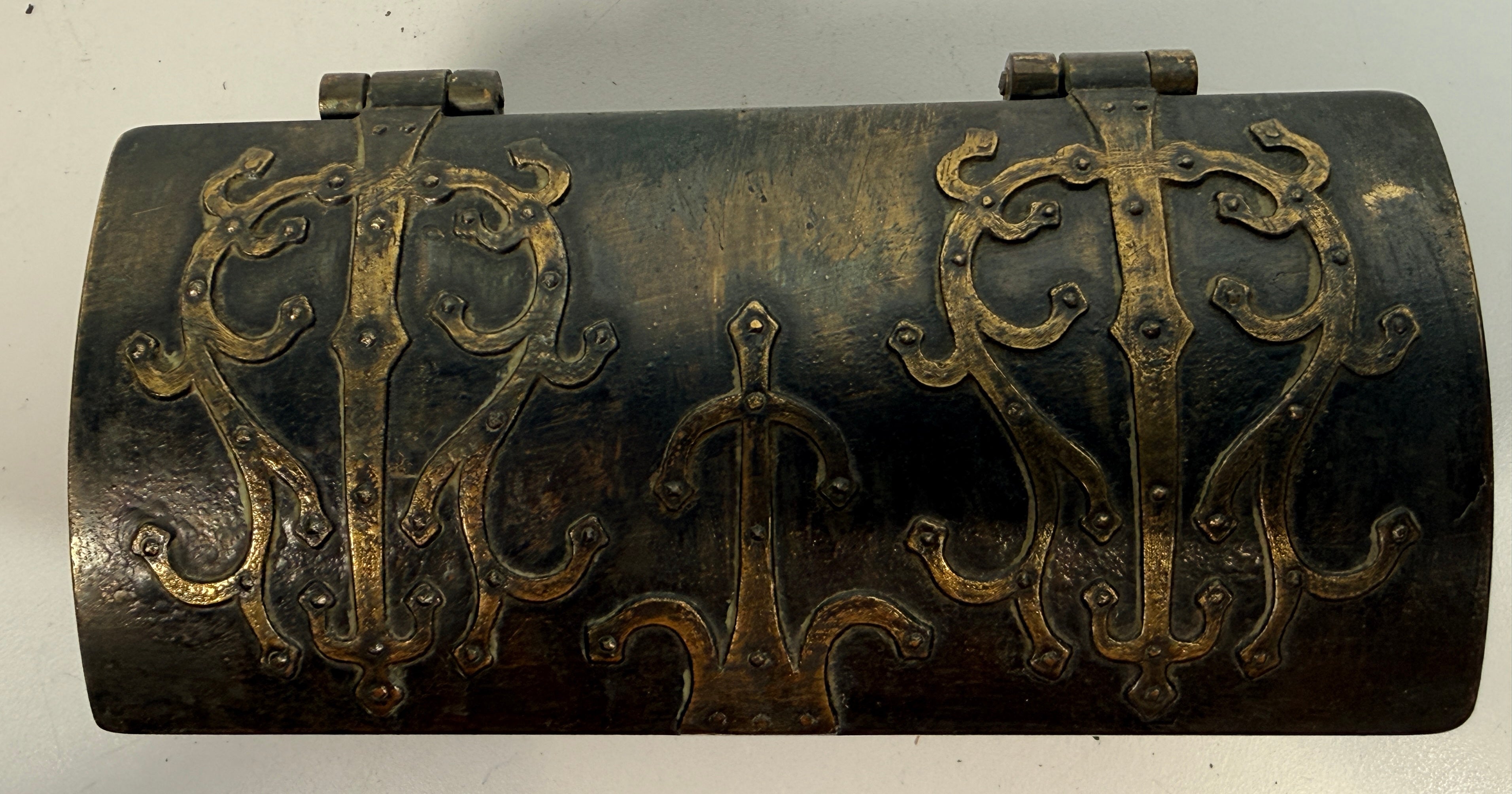Boîte vintage danoise en bronze, Edw Aagaard, relief figuratif.