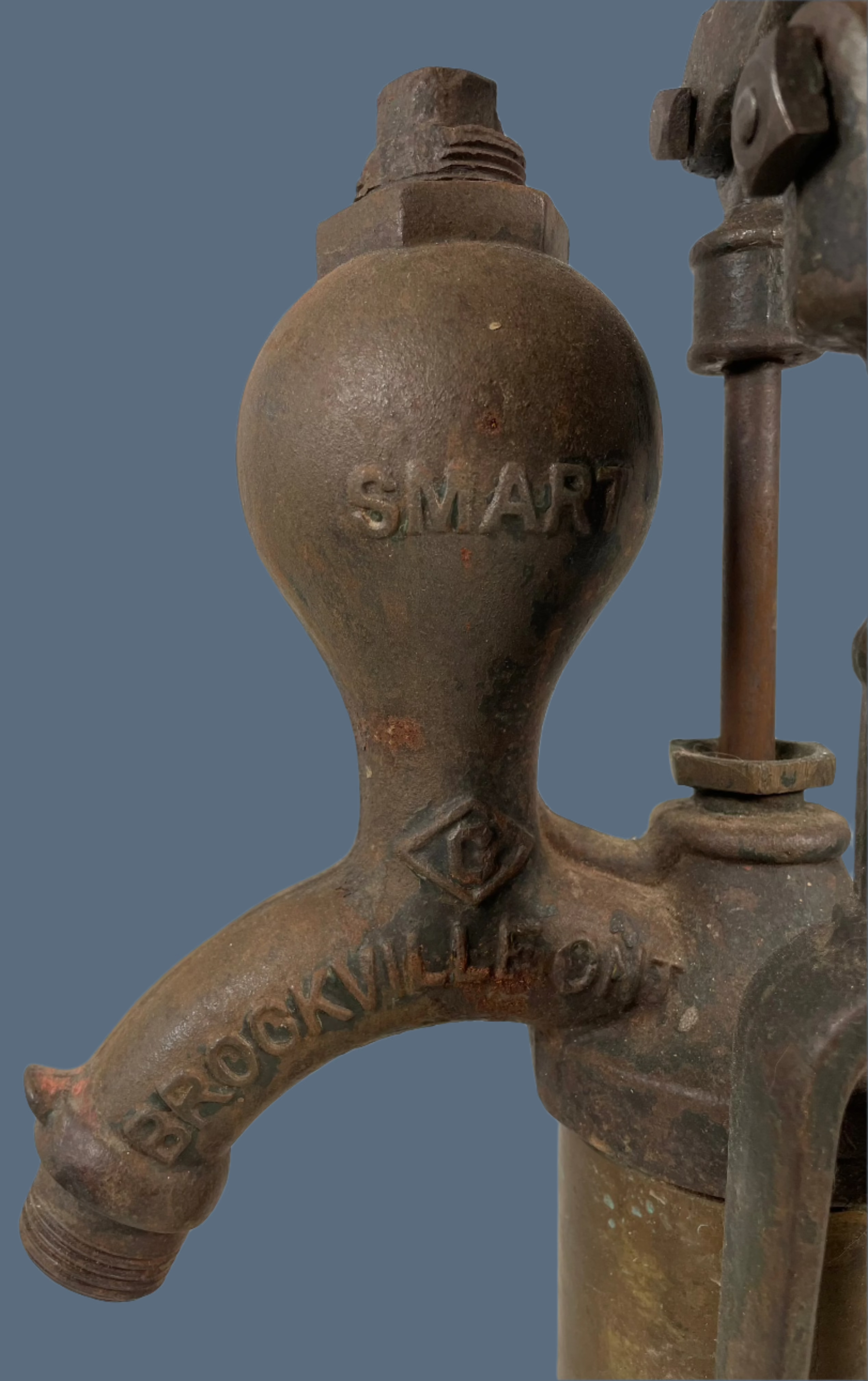 Antique Cast Iron Water Pump – SMART & Co. Brockville Ontario – Rustic Garden Decor