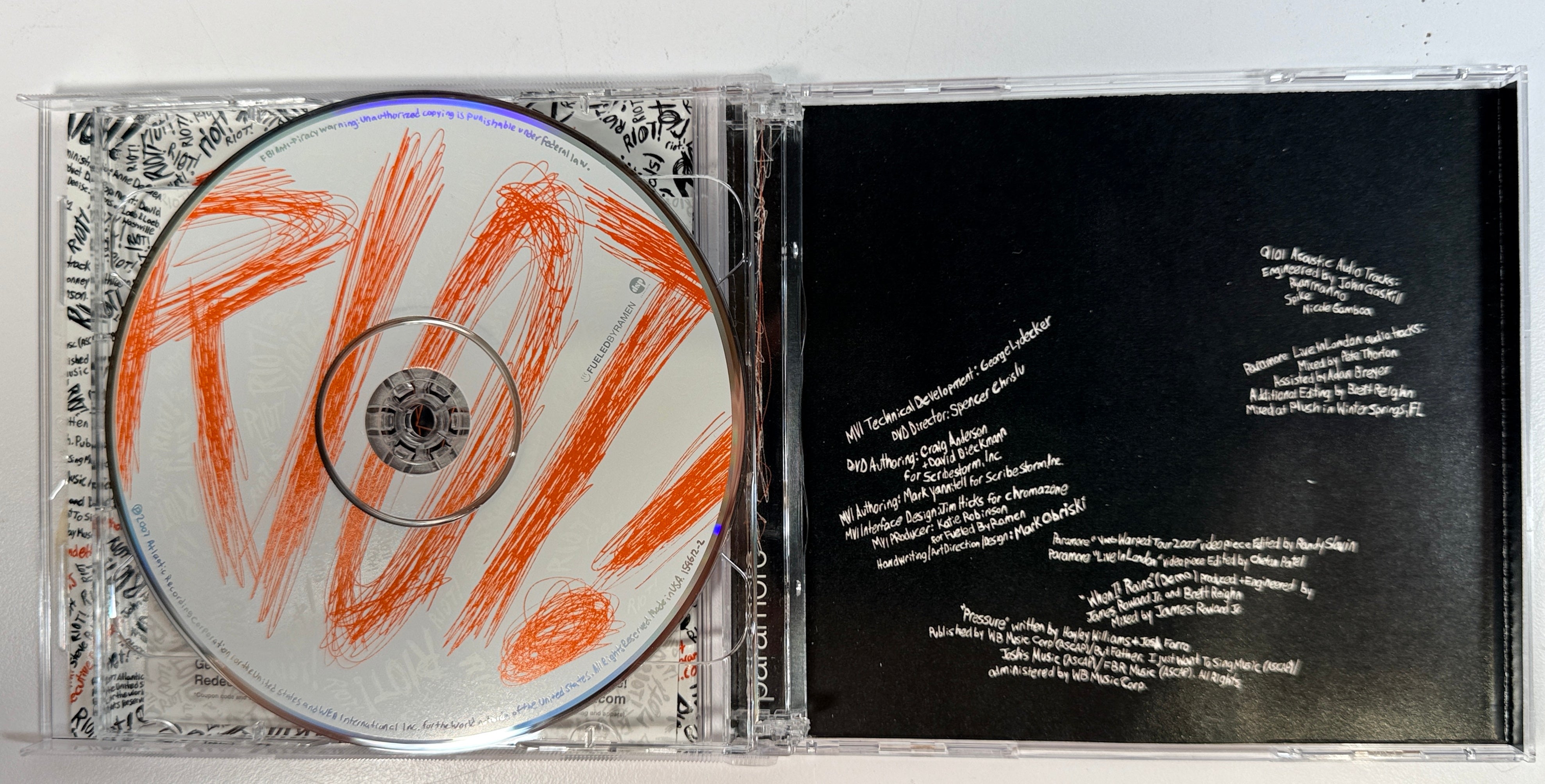2007 Paramore Riot MVI CD DVD Set, Interactive Edition – Éco-Dépôt