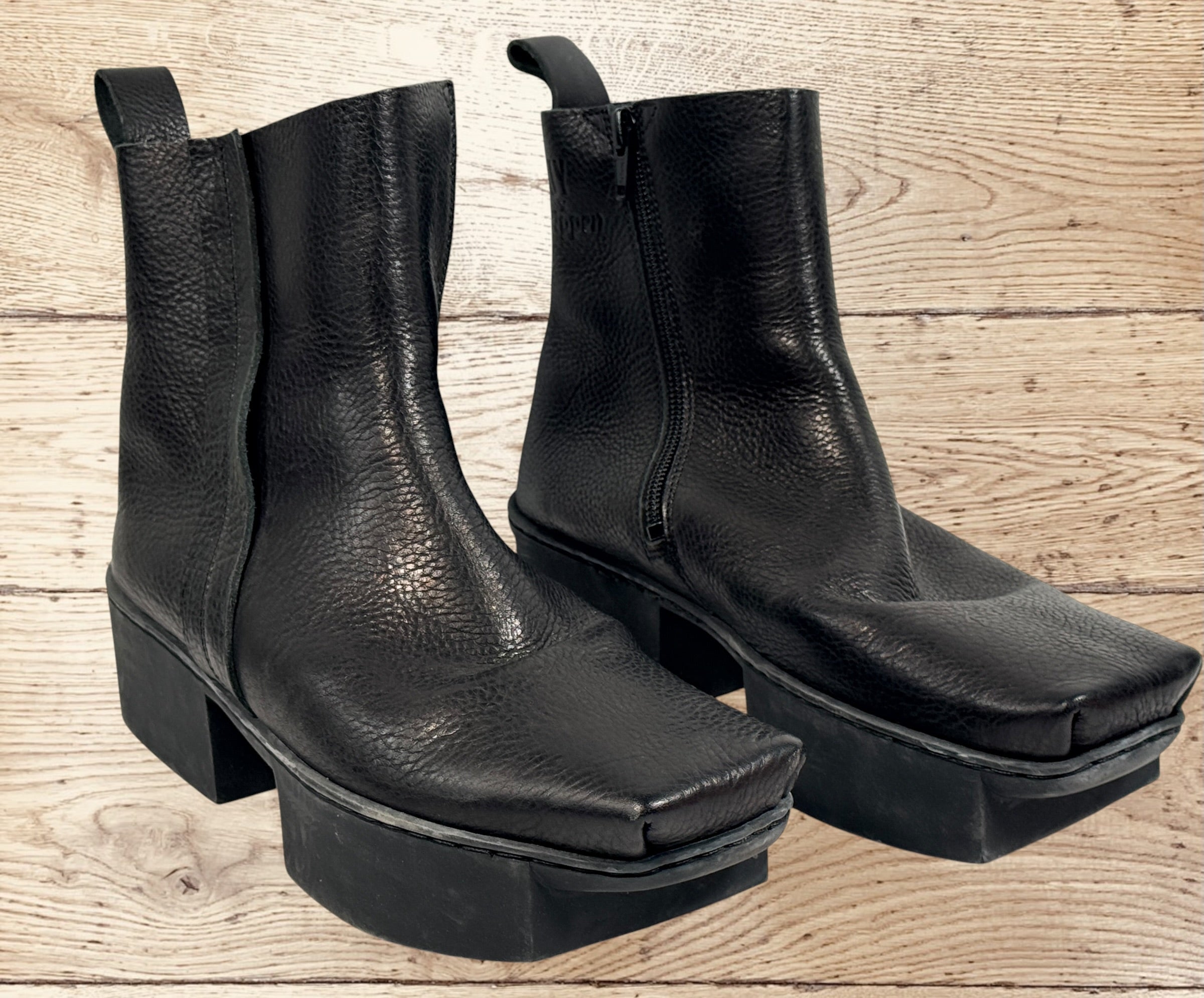 Trippen Glück black leather platform ankle boots in EU 39 with iconic sculpted sole and avant-garde German designer styling.