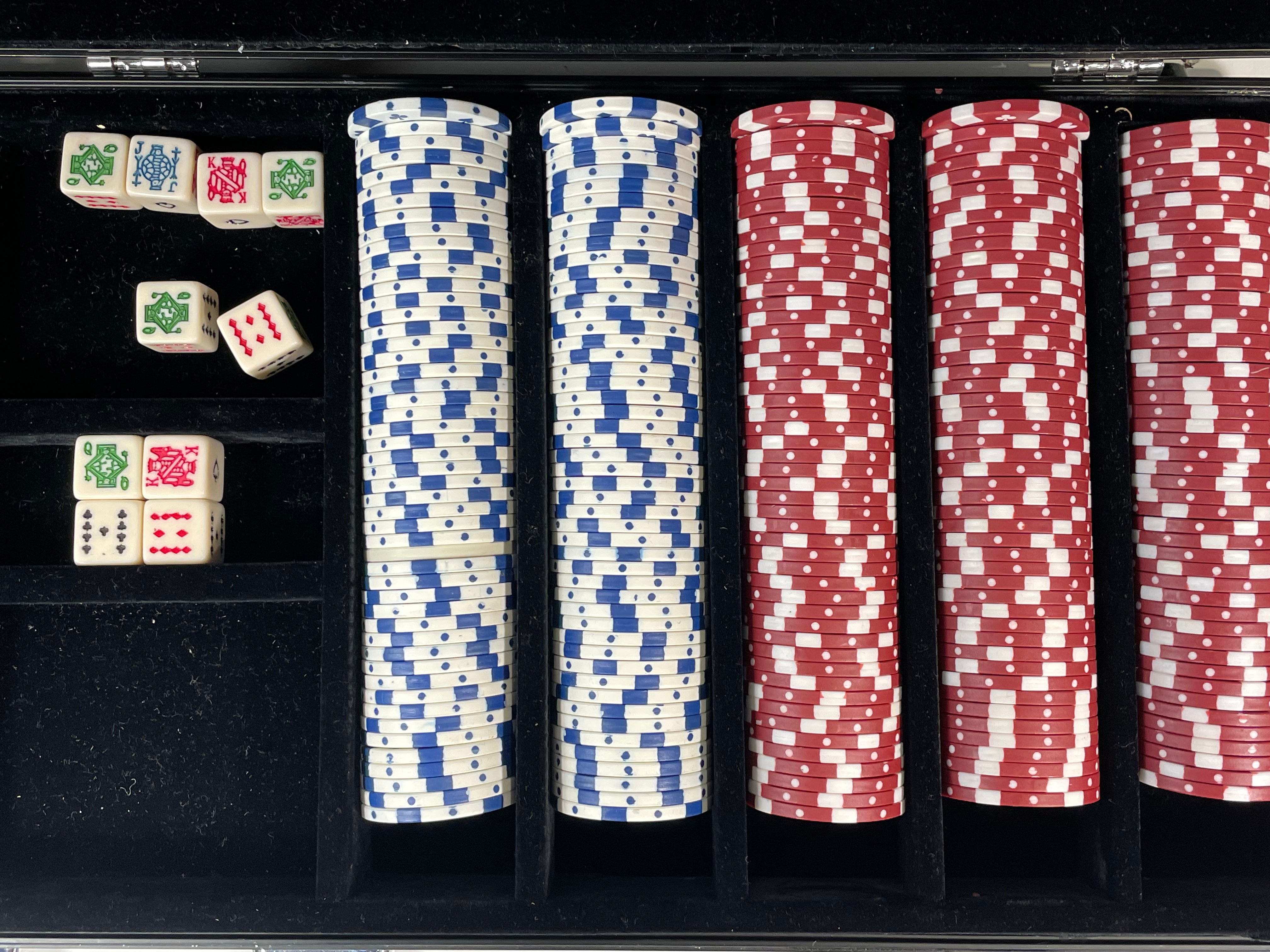 Sharper Image Tournament Class Poker Chip Set w/Dice and Carrying Case