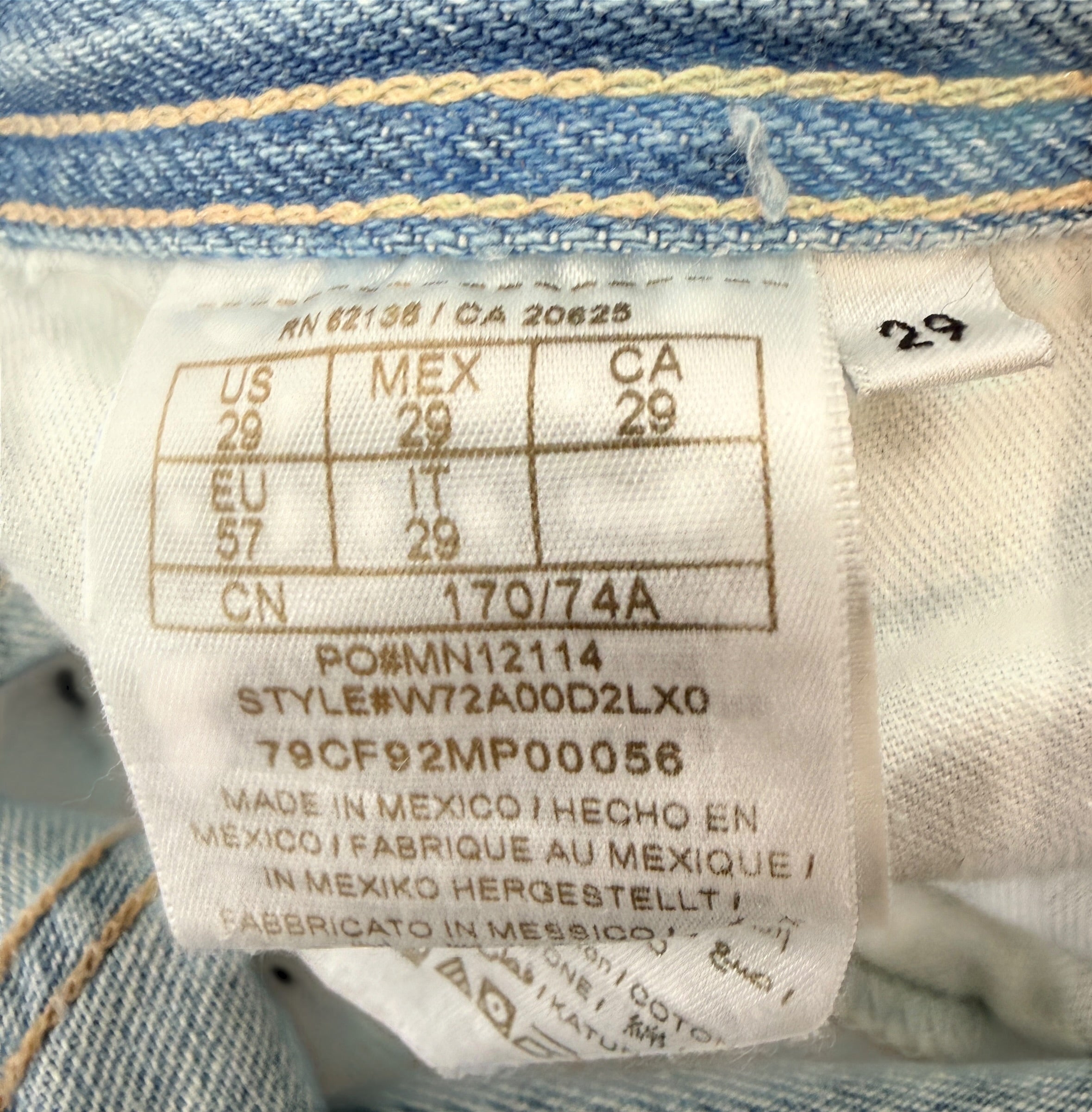 GUESS Boy Fit distressed jeans in light wash denim, size 29, new with tags. Trendy ripped boyfriend-fit jeans with modern Y2K streetwear style.
