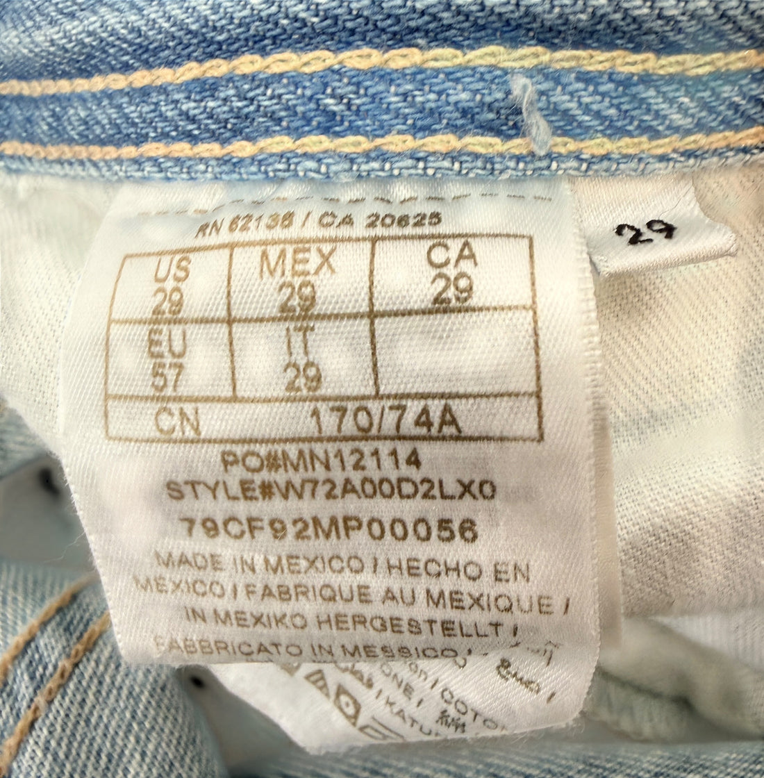 GUESS Boy Fit distressed jeans in light wash denim, size 29, new with tags. Trendy ripped boyfriend-fit jeans with modern Y2K streetwear style.