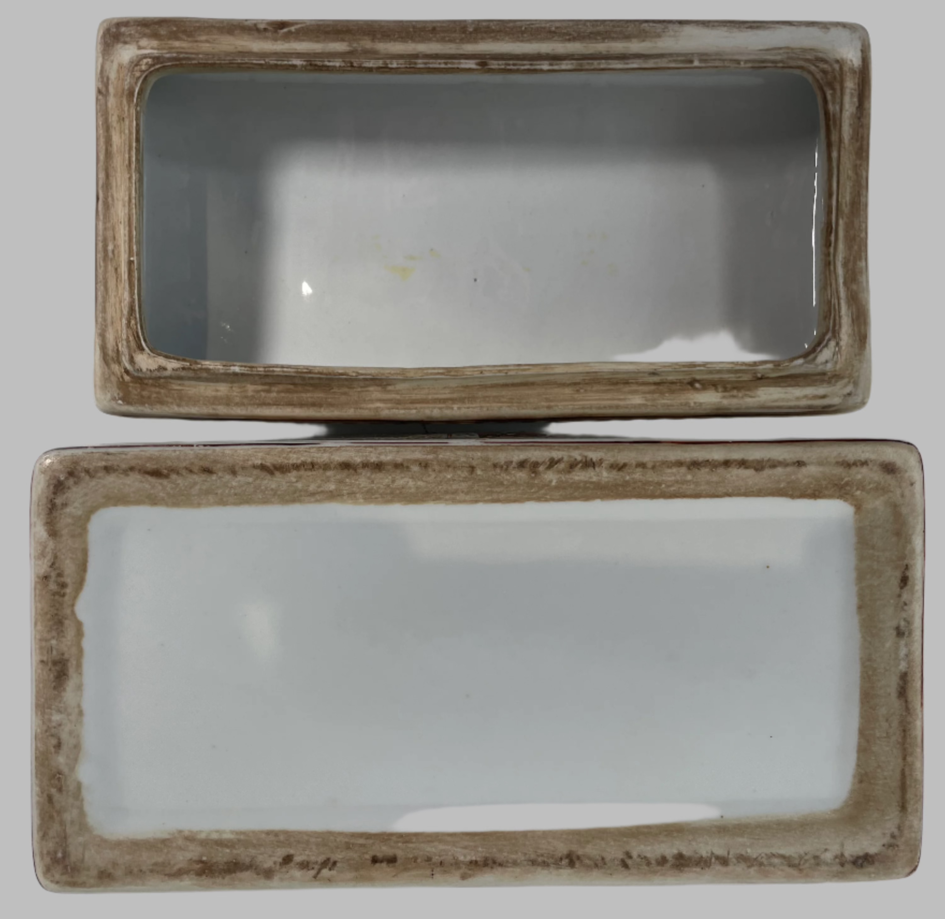 Boîte à cigarettes en porcelaine continentale du XXe siècle – Motif armoiries.