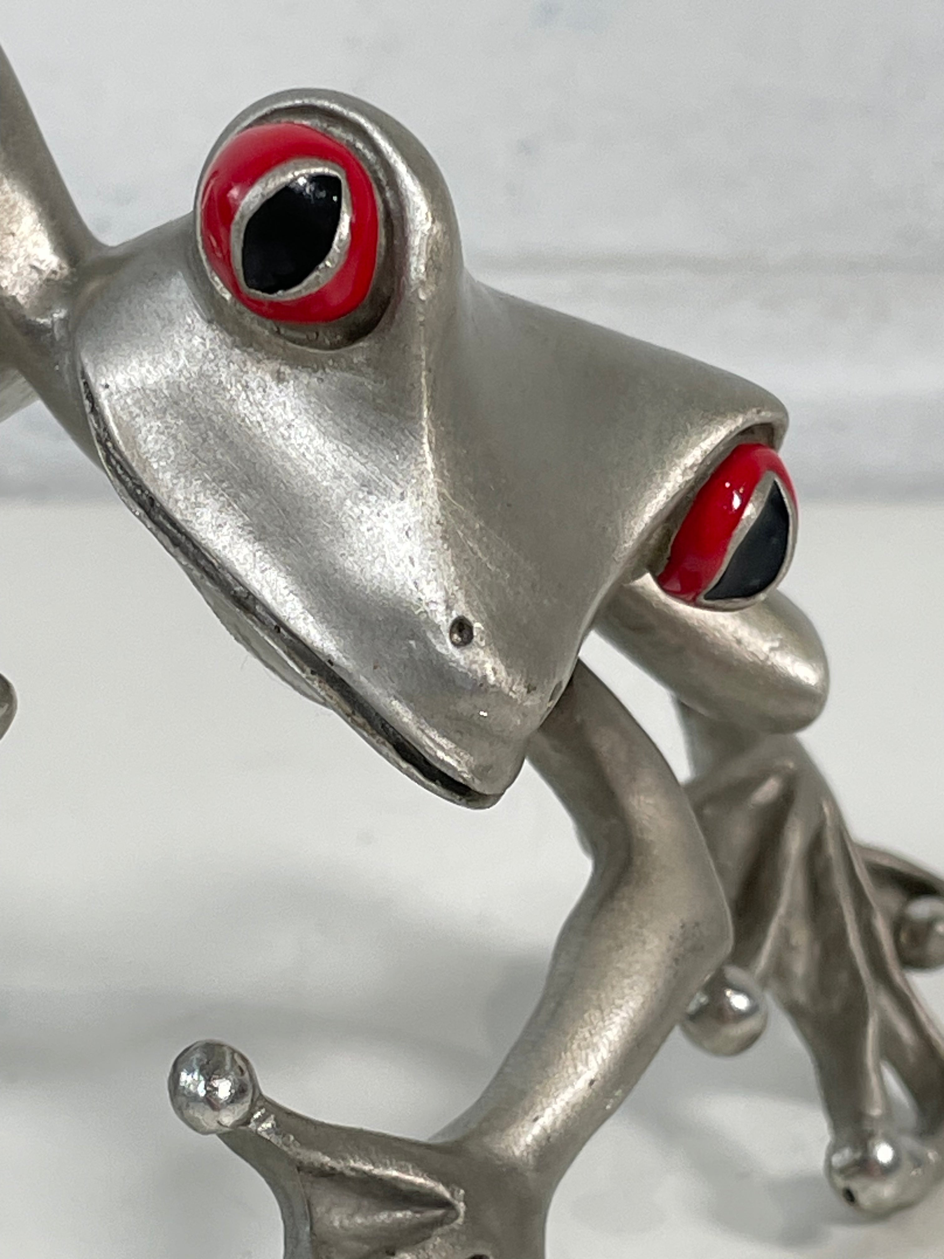 Sculpture en bronze « Frogman » de Tim Cotterill – Signée, Rainette aux yeux rouges