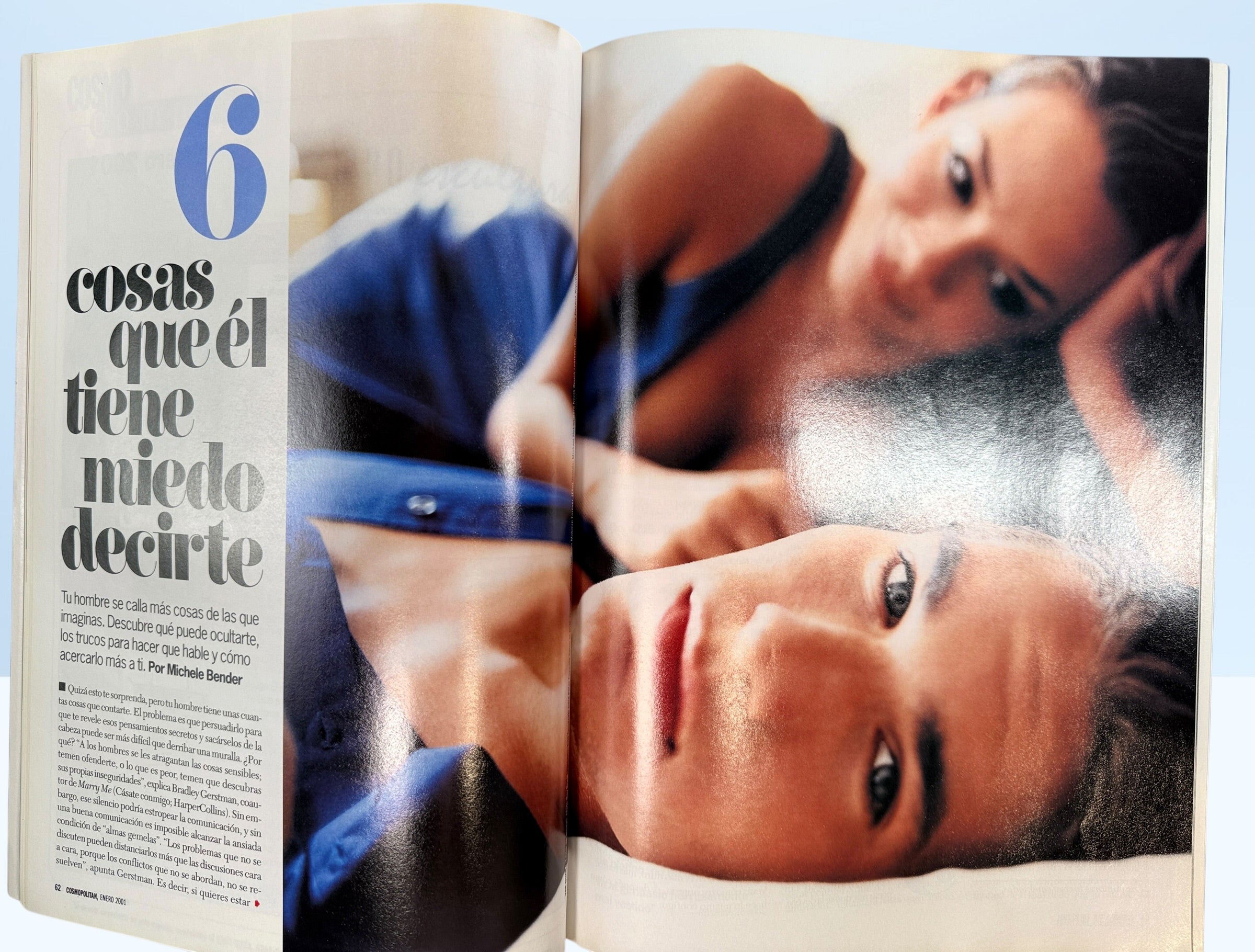 Vintage Cosmopolitan Mexico January 2001 magazine featuring Tere Tarín. Rare Y2K Spanish fashion and lifestyle collectible with bold cover art.