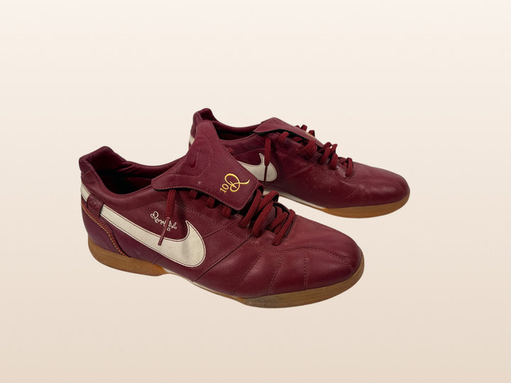 Rare Nike Tiempo Legend Ronaldinho 10R indoor soccer shoes in burgundy leather with gum soles. Vintage Y2K futsal sneakers with iconic fold-over tongue design.