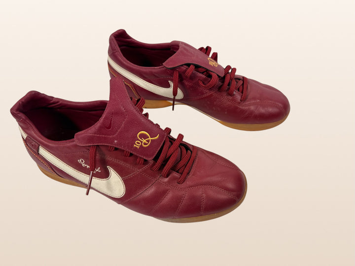 Rare Nike Tiempo Legend Ronaldinho 10R indoor soccer shoes in burgundy leather with gum soles. Vintage Y2K futsal sneakers with iconic fold-over tongue design.