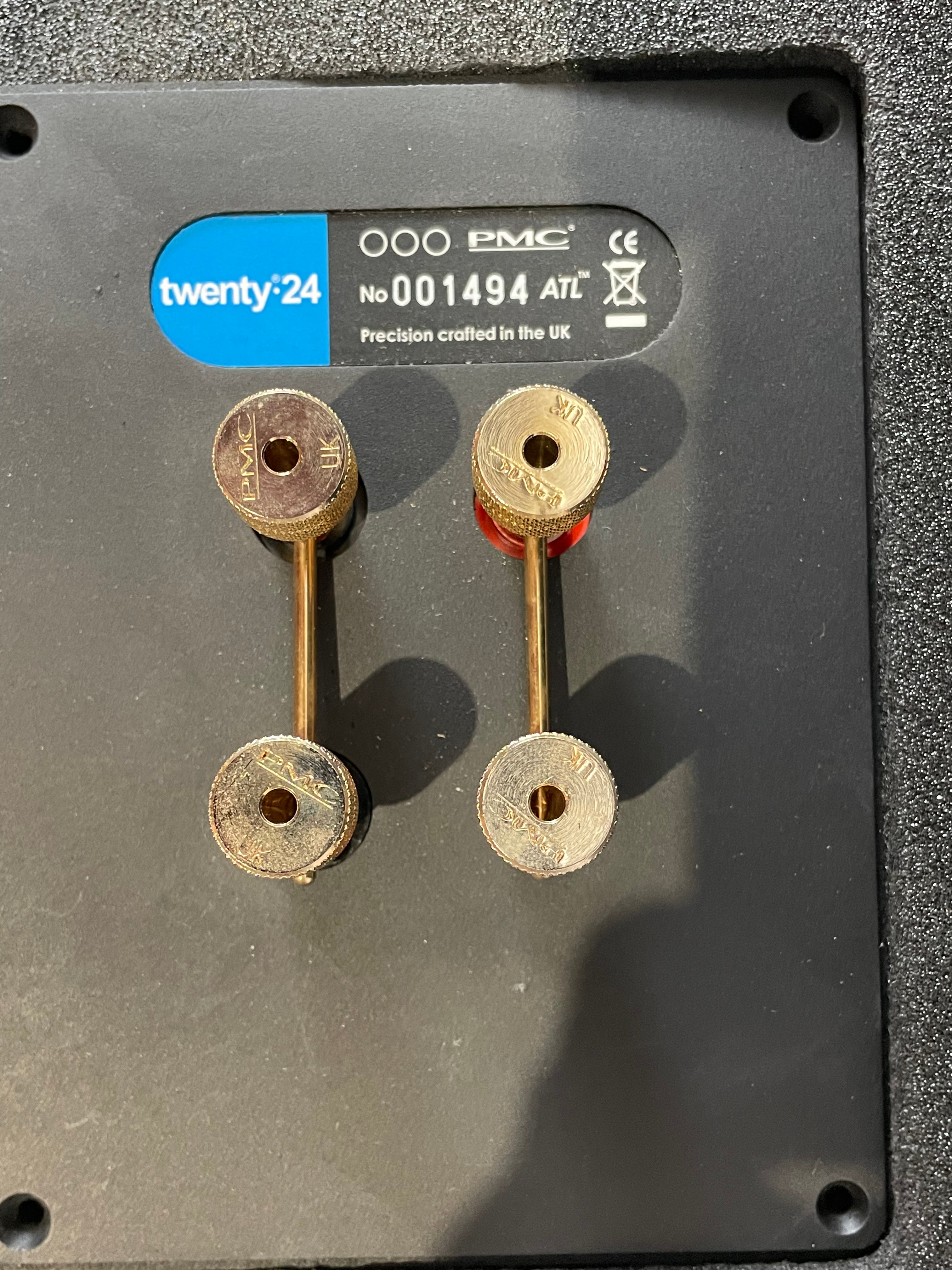 Kit de pièces de haut-parleur PMC twenty:24 – Woofer, tweeter, bornes, crossover.