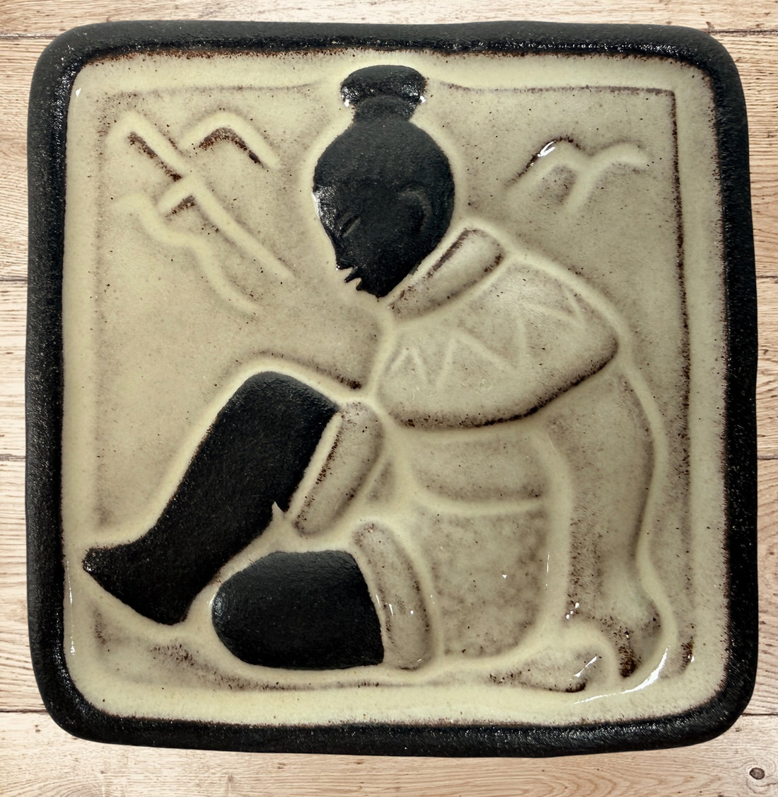 Vintage Hyllested Keramik Denmark wall plaque in Adam Zwior style featuring Inuit relief art and Scandinavian chamotte stoneware design.
