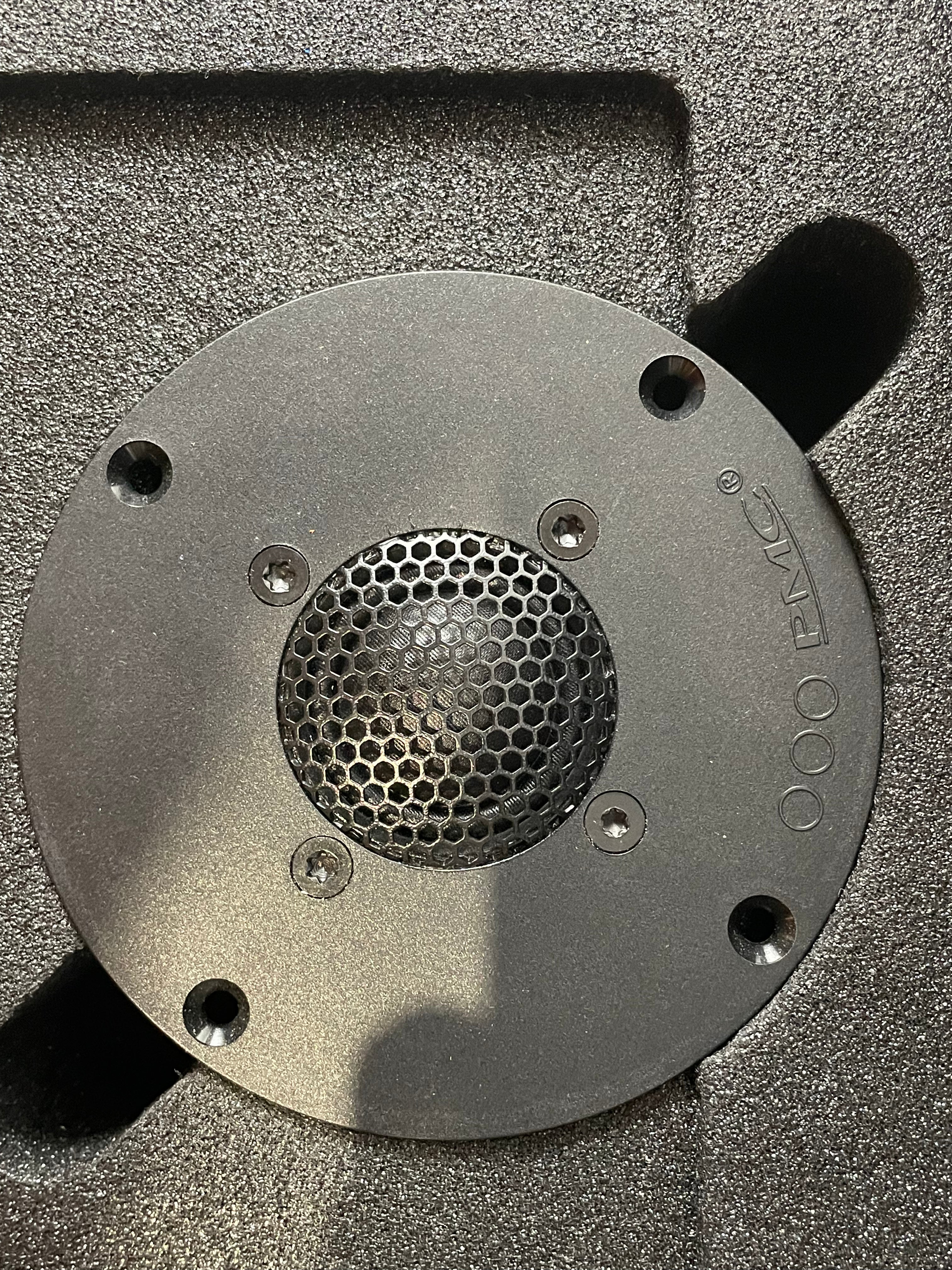 Kit de pièces de haut-parleur PMC twenty:24 – Woofer, tweeter, bornes, crossover.